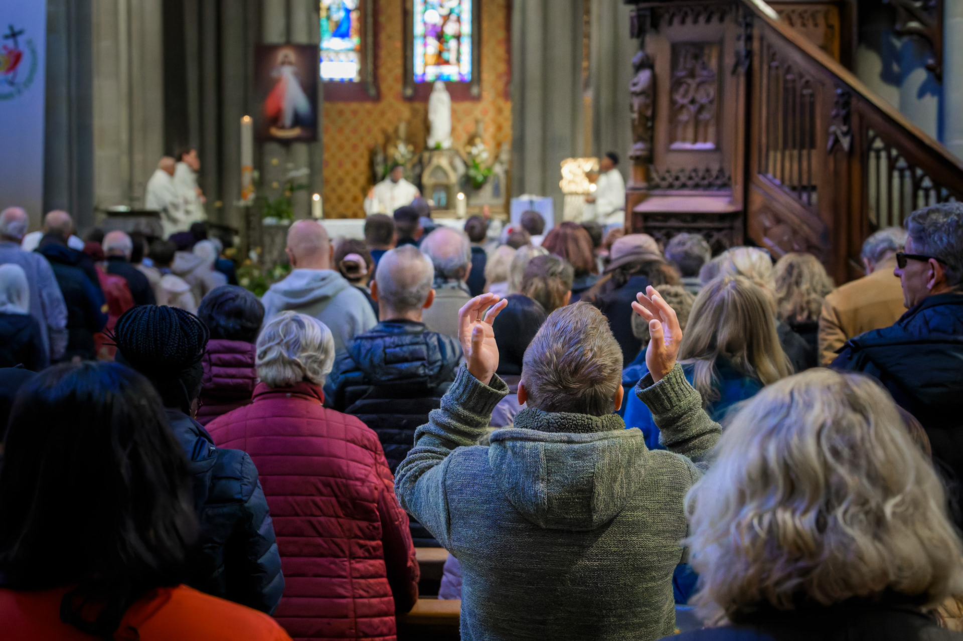 Messe à la basilique Notre-Dame de Genève le jour du décès du pape François - Pour la Tribune de Genève - Avril 2025