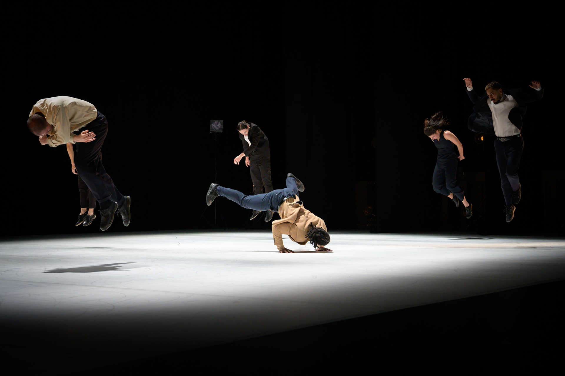 « DANS L’ENGRENAGE » - Cie DYPTIK - FESTIVAL GROOVE’N’MOOVE - POUR LA VILLE DE VERNIER - MARS 2023