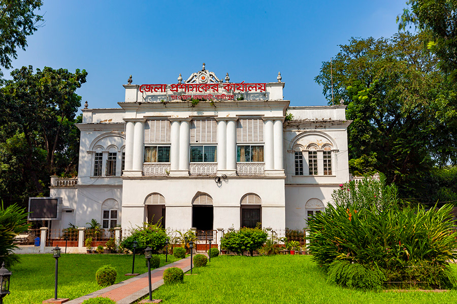 The front facade of the Palace