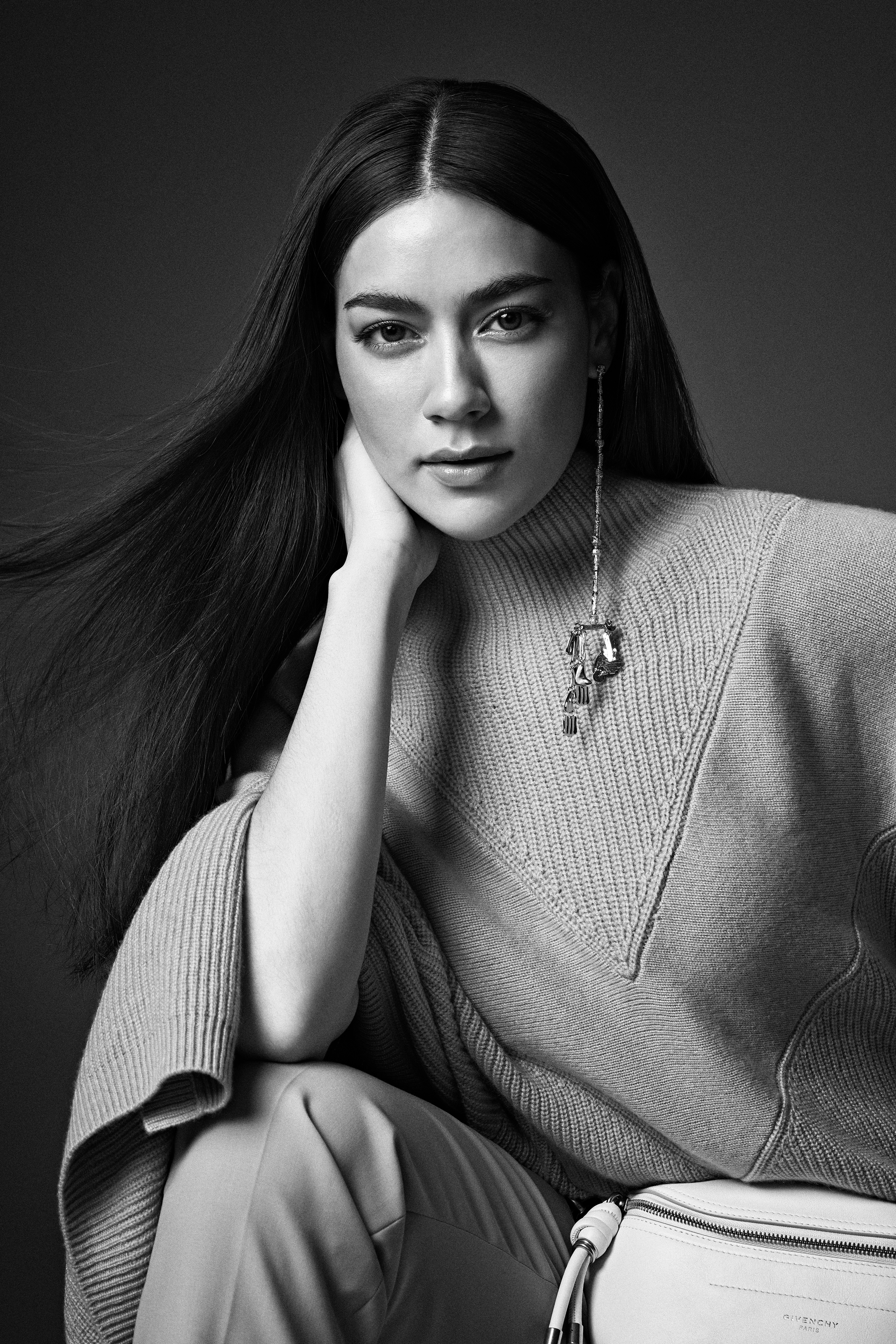 ช่างภาพ เบิร์ด ศิวกร Harper's BAZAAR