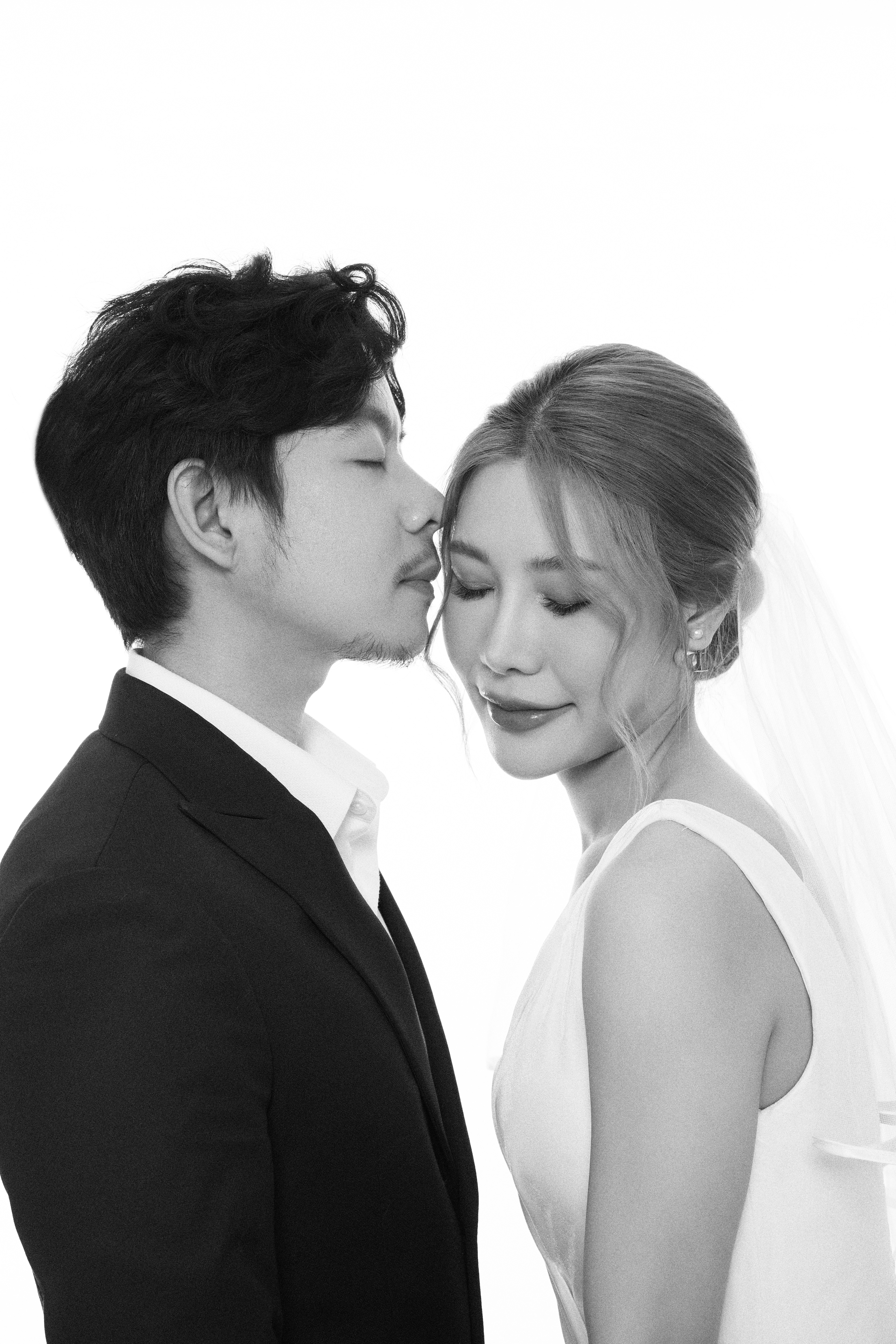 พรีเวดดิ้ง พอร์ตเทรต โดย B69 STUDIO Pre-Wedding Portrait by B69 STUDIO
