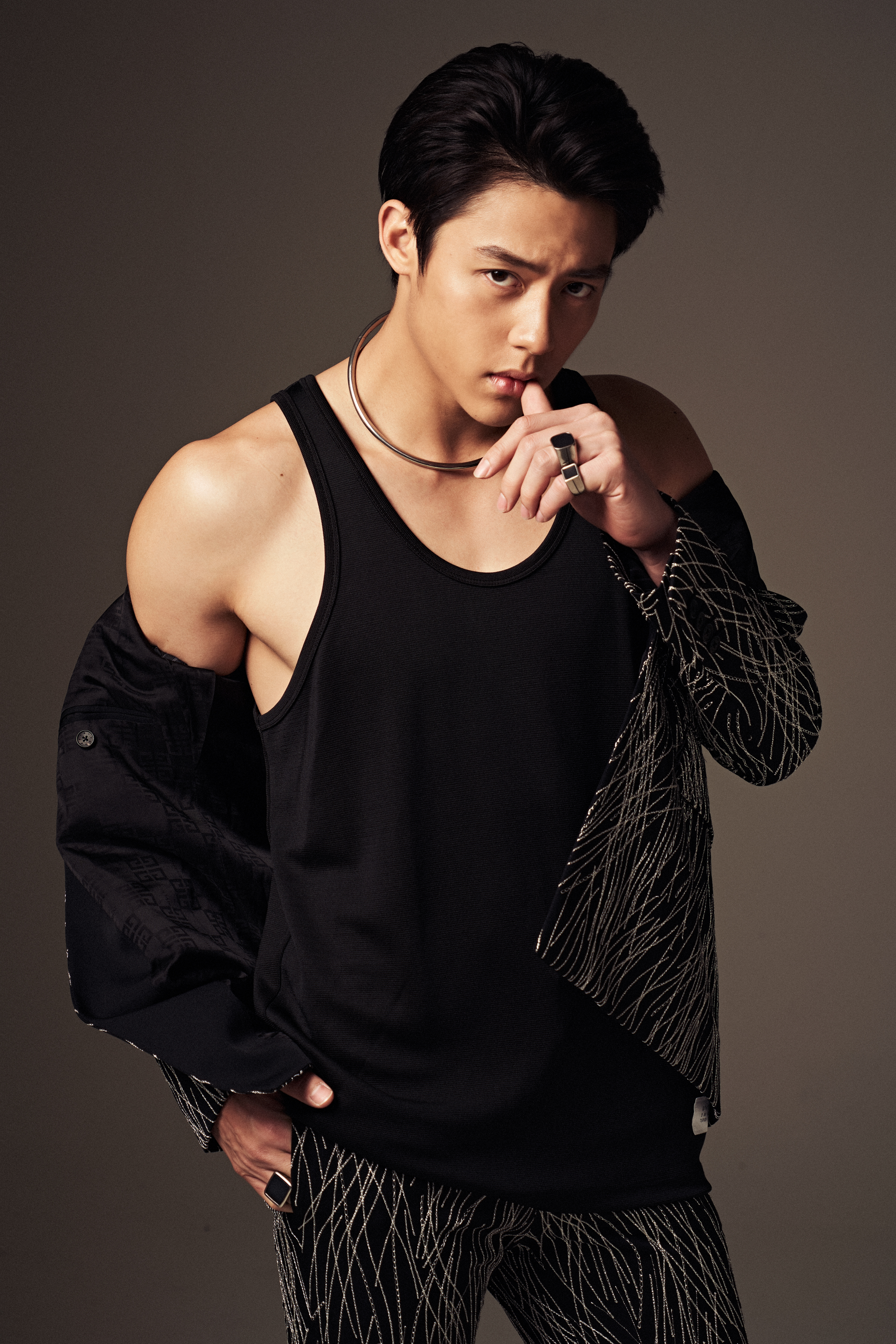 ช่างภาพ เบิร์ด ศิวกร Harper's BAZAAR