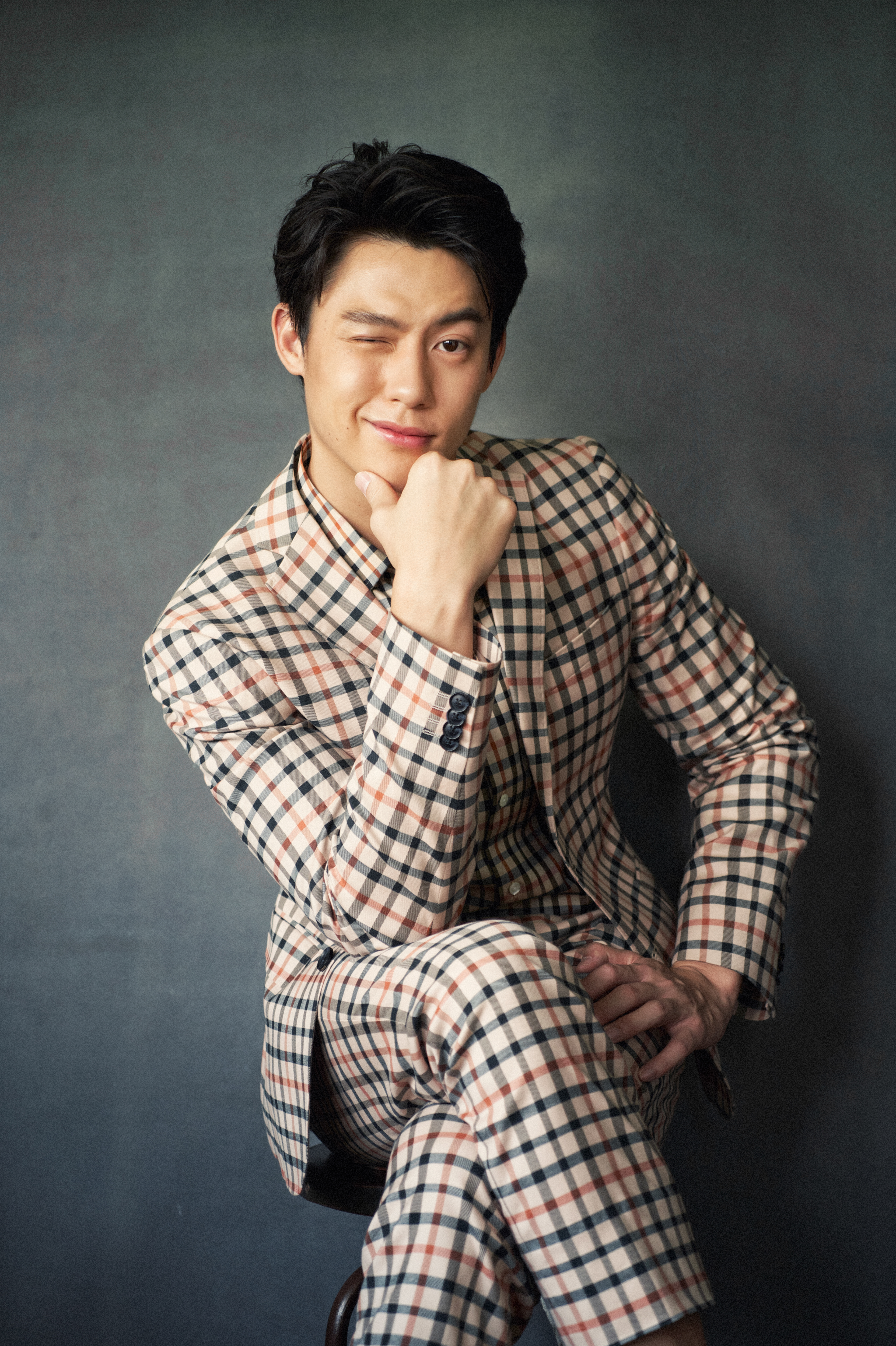 ช่างภาพ เบิร์ด ศิวกร Harper's BAZAAR