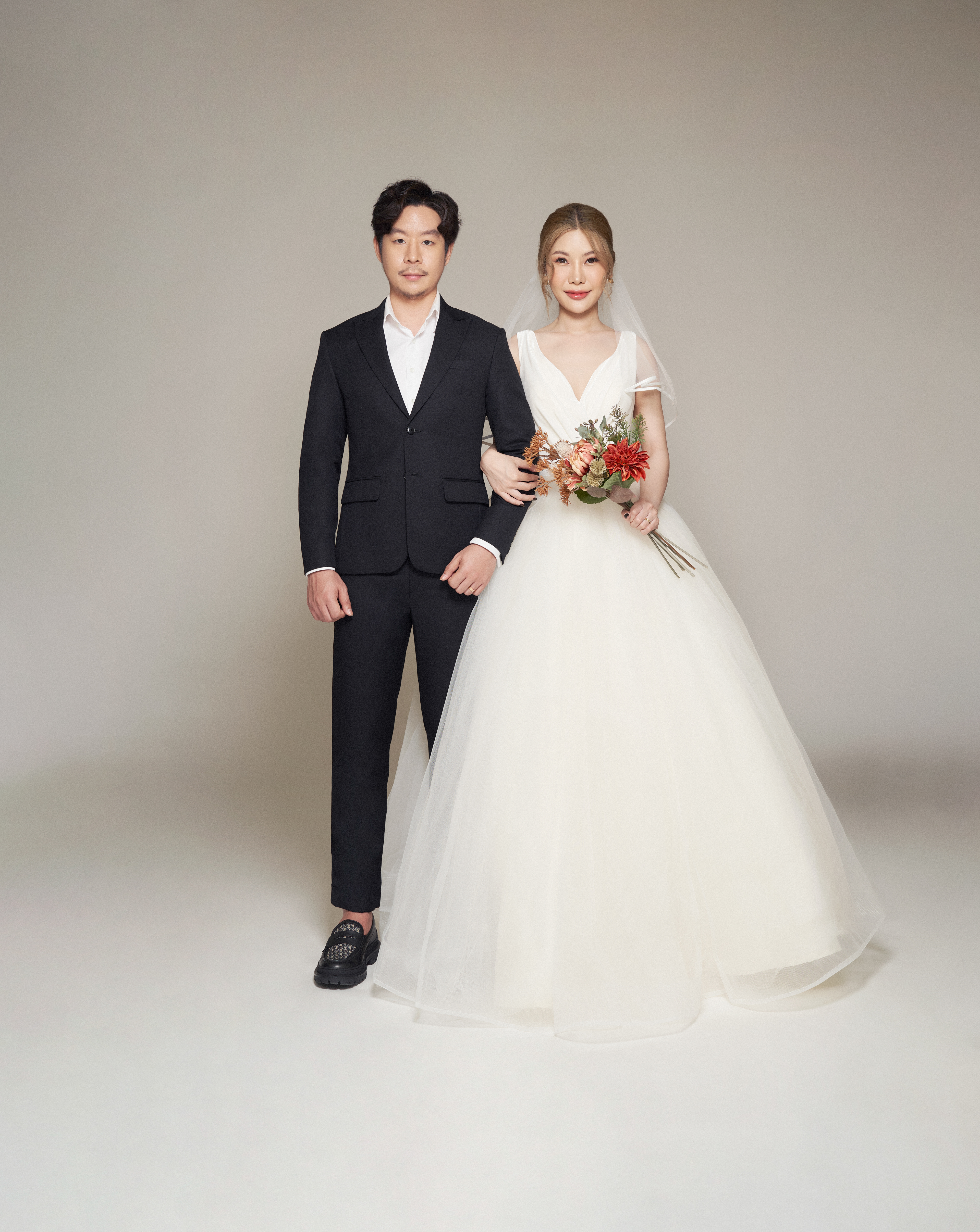 พรีเวดดิ้ง พอร์ตเทรต โดย B69 STUDIO Pre-Wedding Portrait by B69 STUDIO