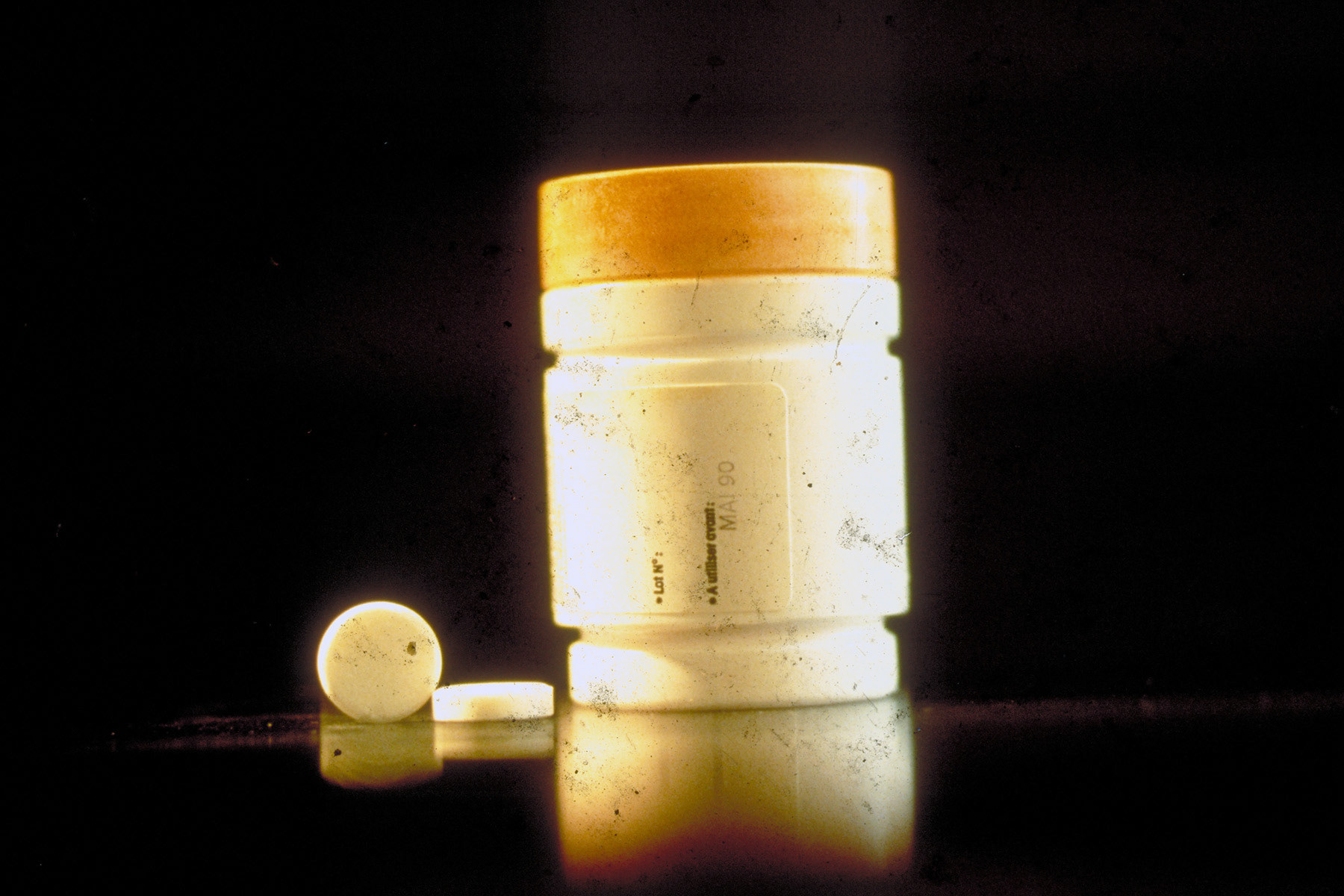 A slide found on a Montmartre pavement