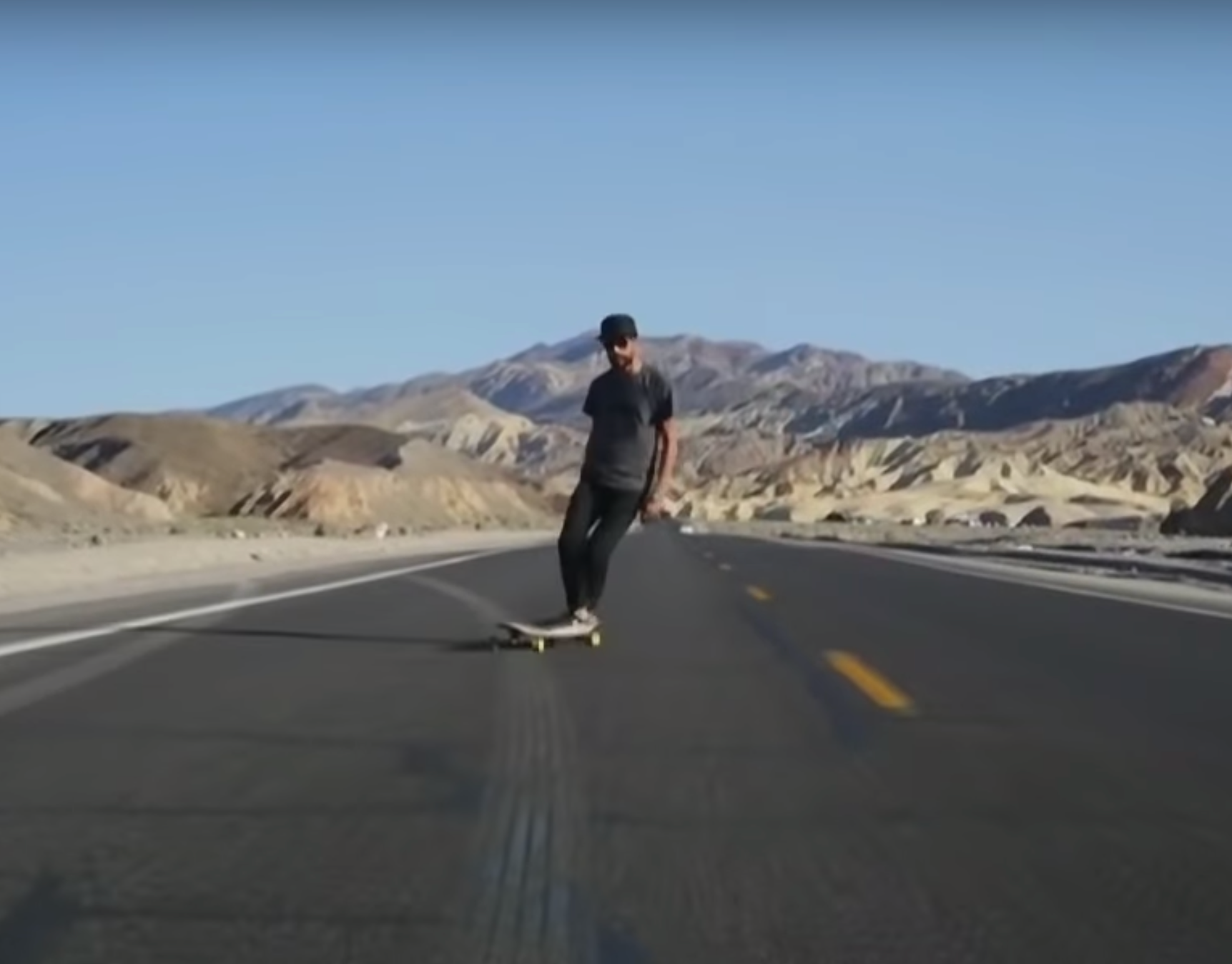 Johann Knipper Lotfi Lamaali le virtuose du Longboard Dancing