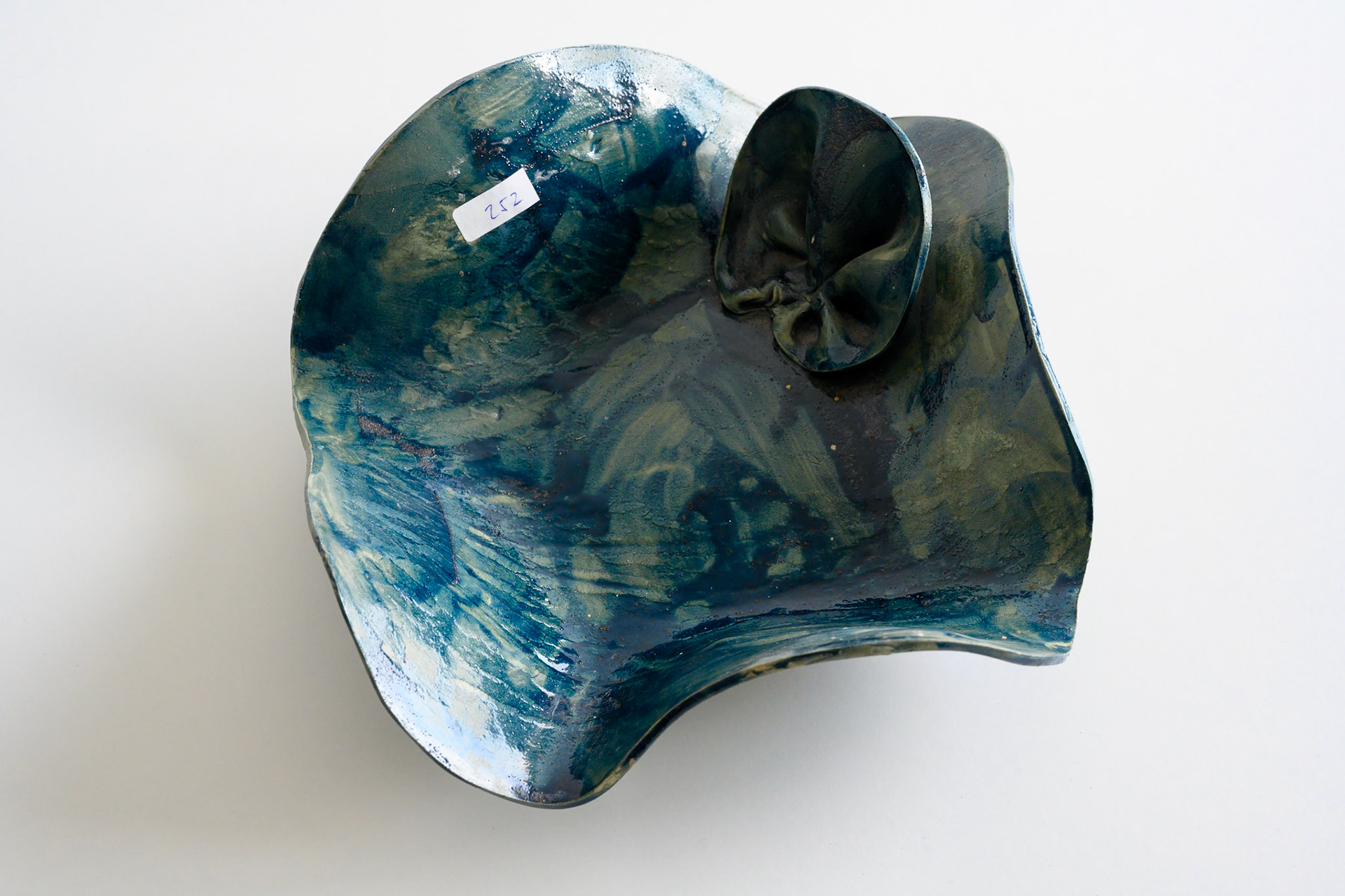 Keramik 252: Schale, 26 cm lang. VERKAUFT