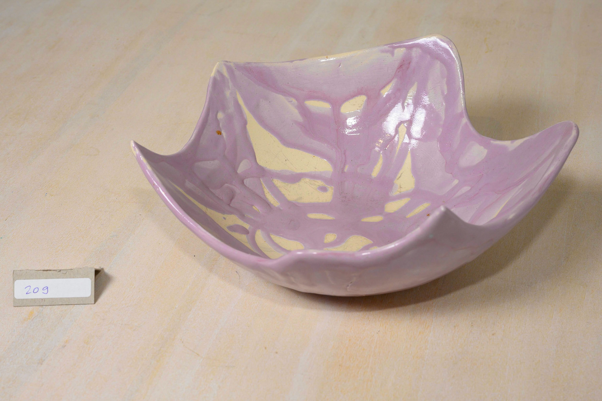 Keramik 209: Schale. BxTxH: 26 x 22 x 10 cm. - VERKAUFT