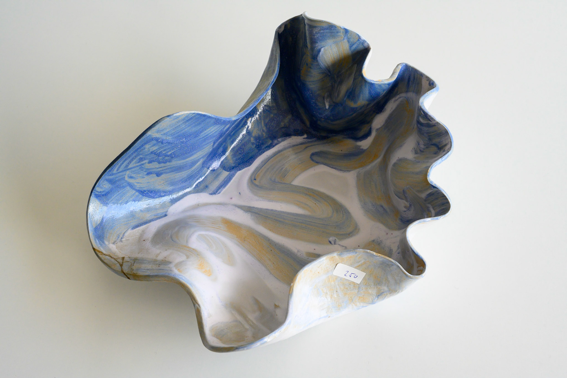 Keramik 250: Schale, 30 cm lang. VERKAUFT