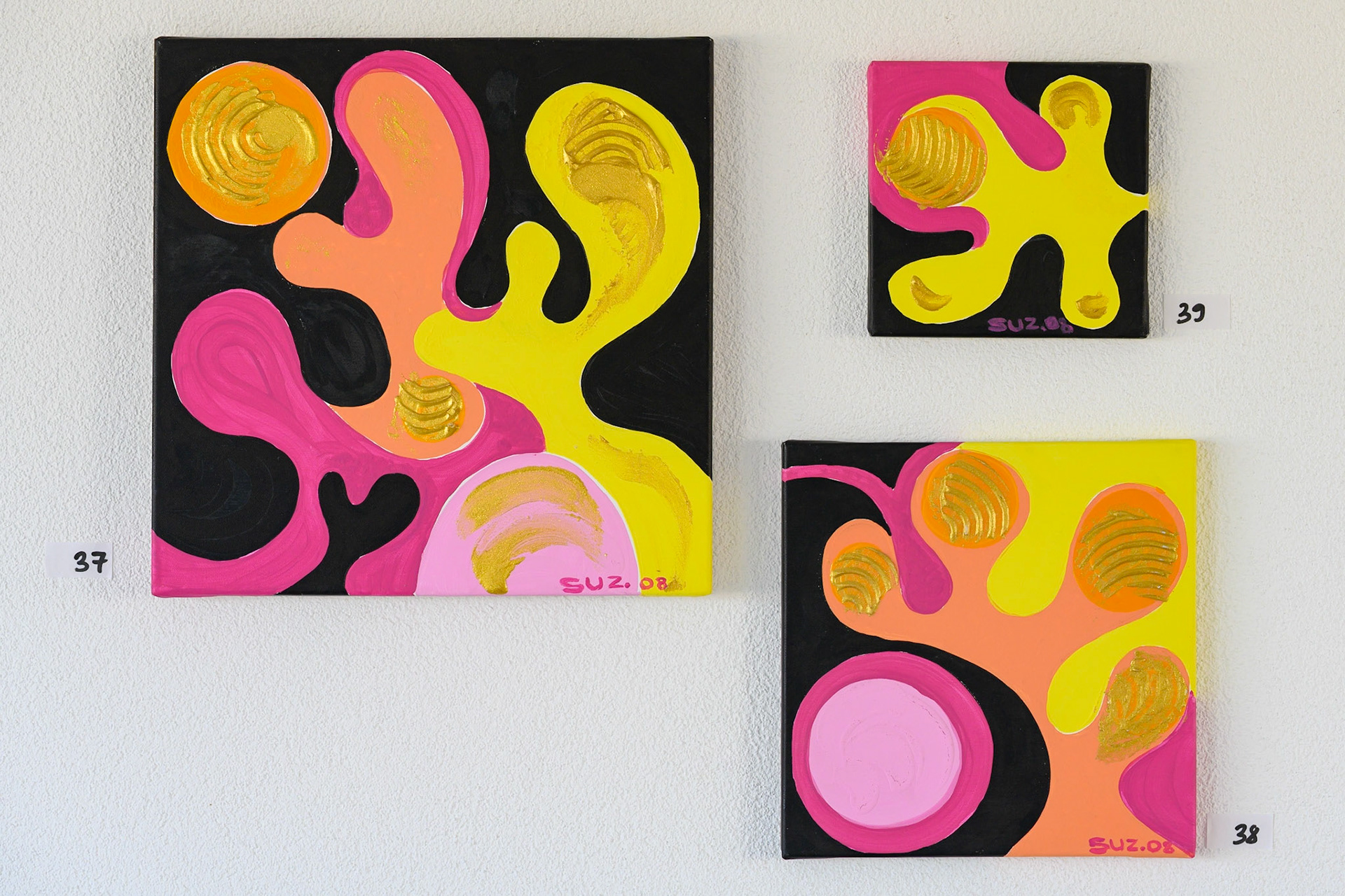 Acryl 37–39: 40 x 40, 30 x 30, 20 x 20 cm.