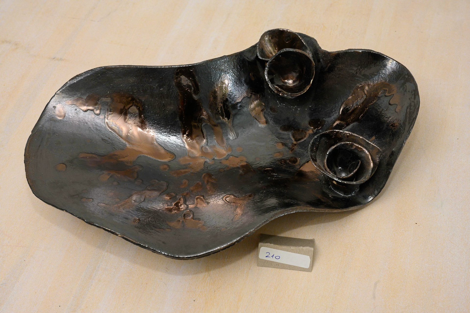 Keramik 210: Schale. BxTxH: 33 x 28 x 15 cm. - VERKAUFT