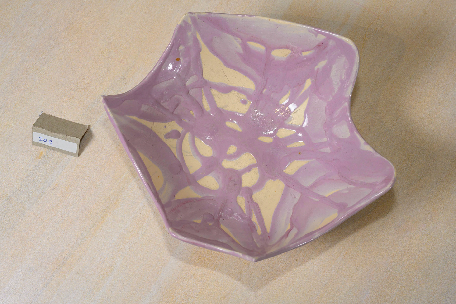 Keramik 209: Schale. BxTxH: 26 x 22 x 10 cm. - VERKAUFT