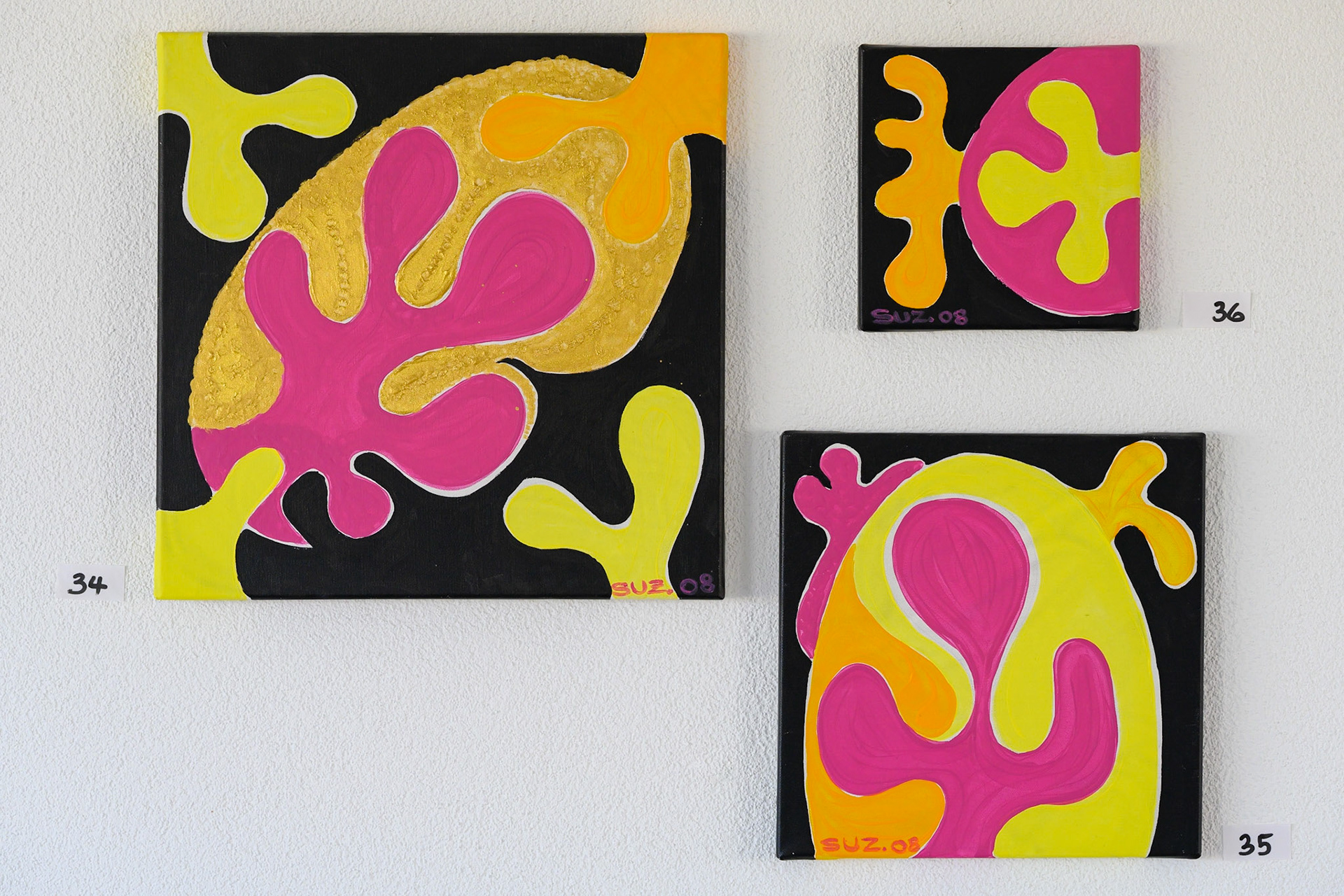 Acryl 34–36: 40 x 40, 30 x 30, 20 x 20 cm.