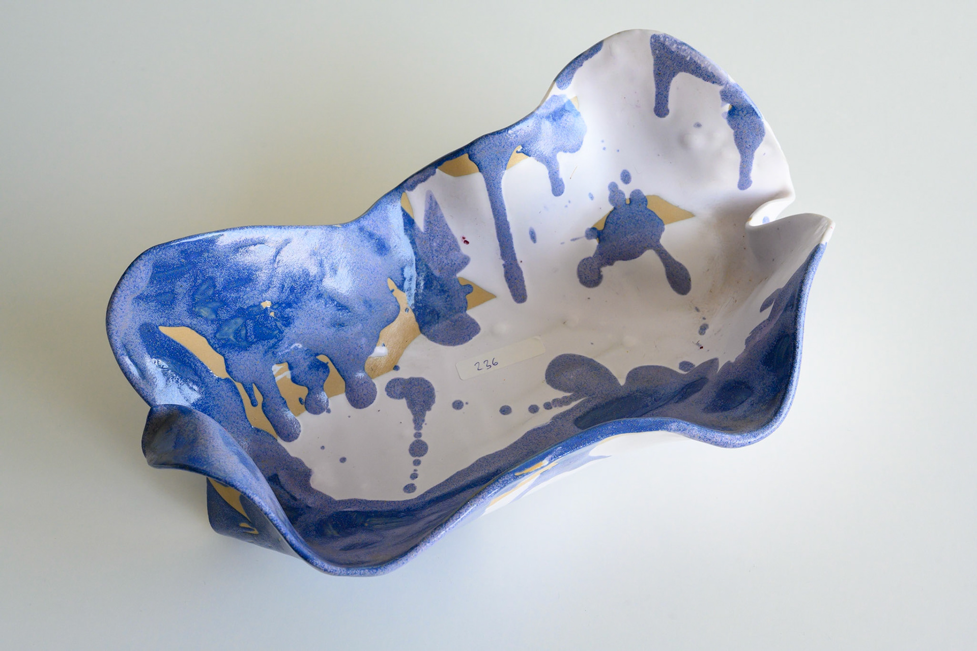 Keramik 236: Schale, 35 cm lang. VERKAUFT