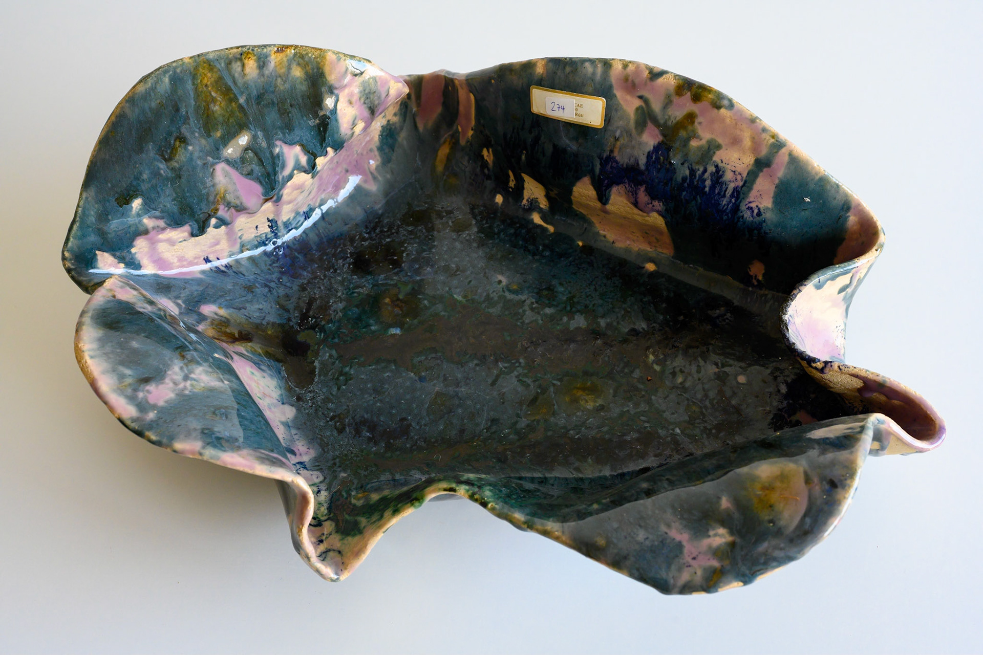 Keramik 274: Schale, 52 cm lang, 42 cm breit, 18 cm hoch