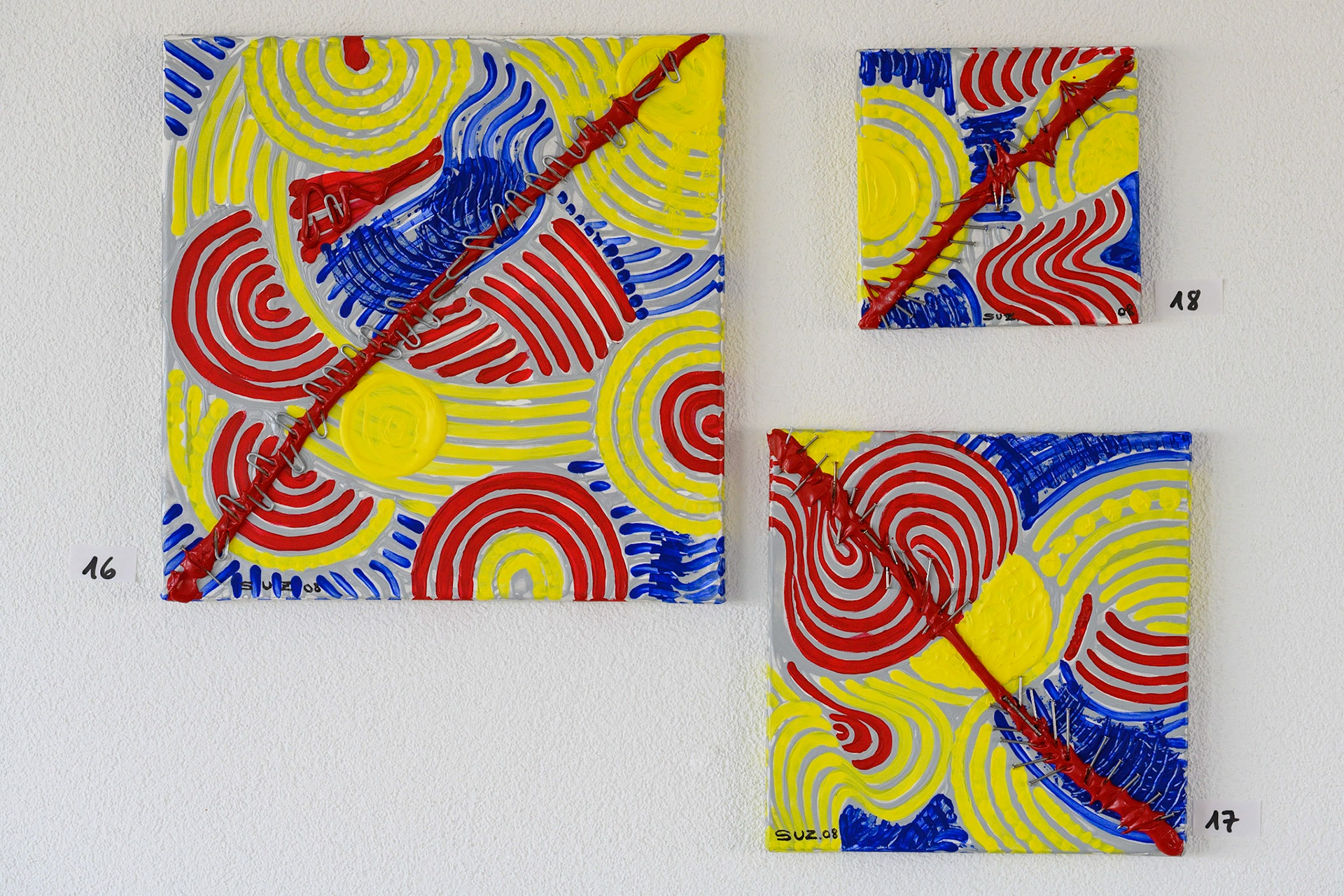 Acryl 16–18: 40 x 40, 30 x 30, 20 x 20 cm.