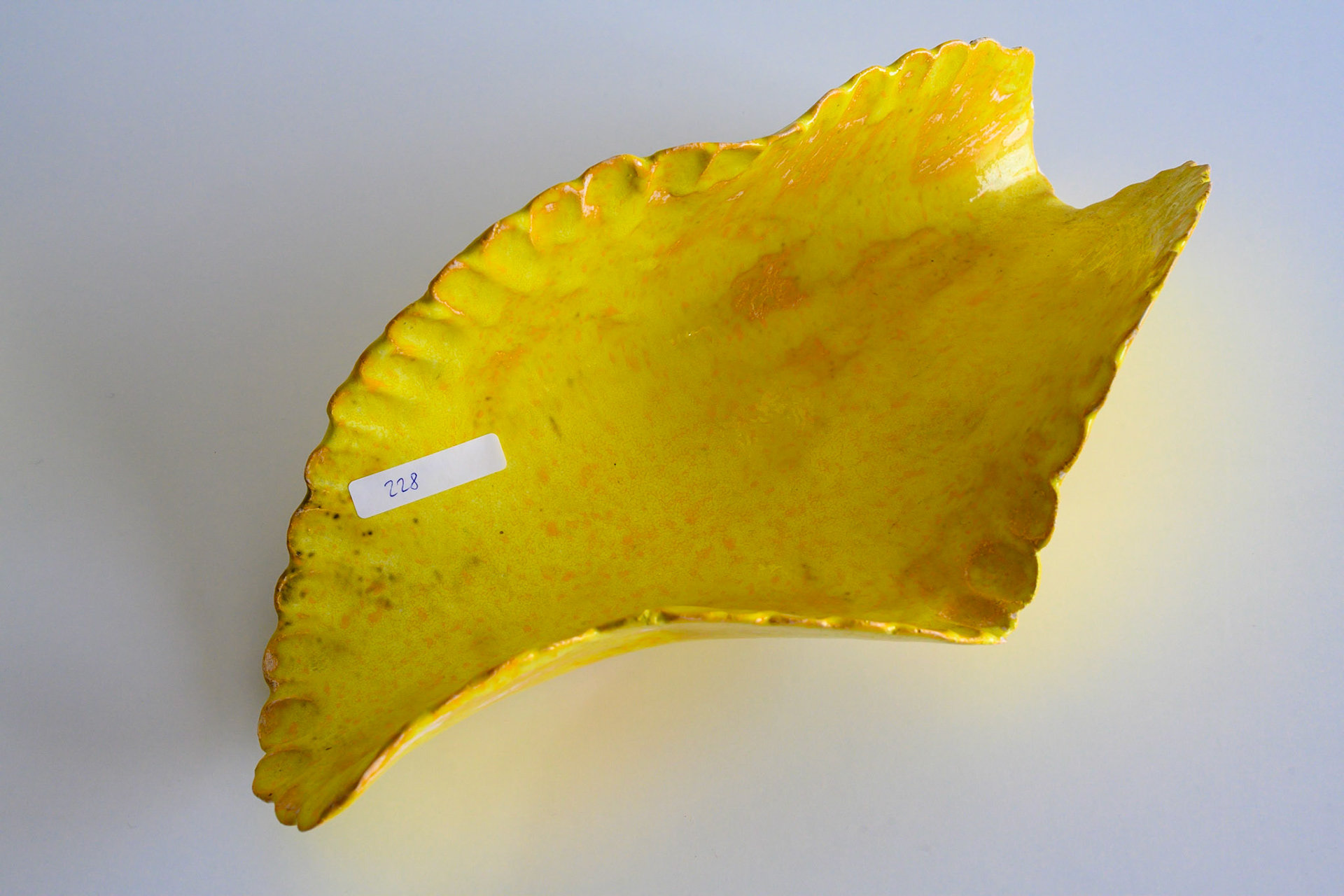 Keramik 228: Schale, 30 cm lang
