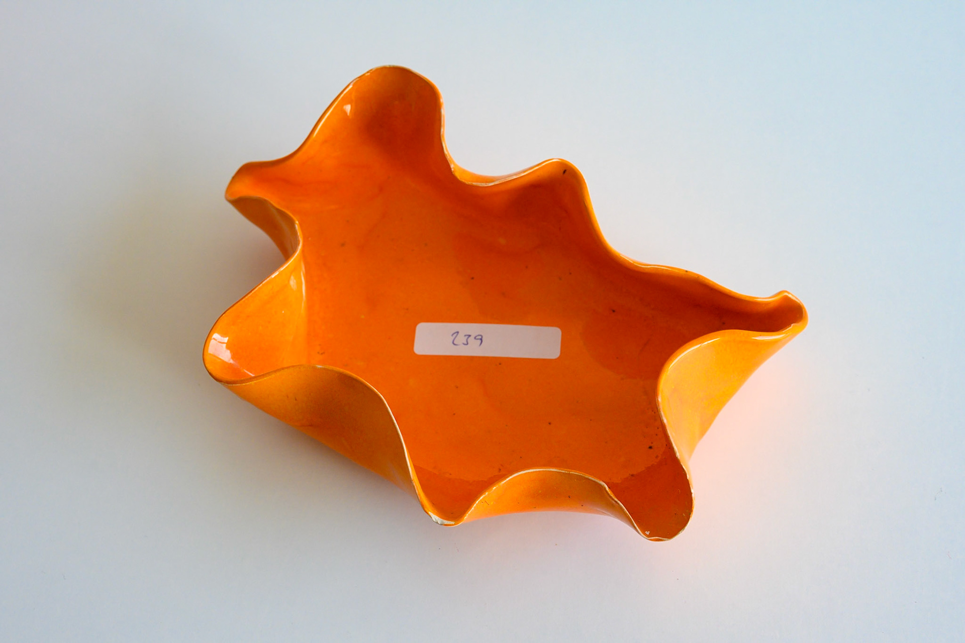 Keramik 239: Schale, 19 cm lang. VERKAUFT