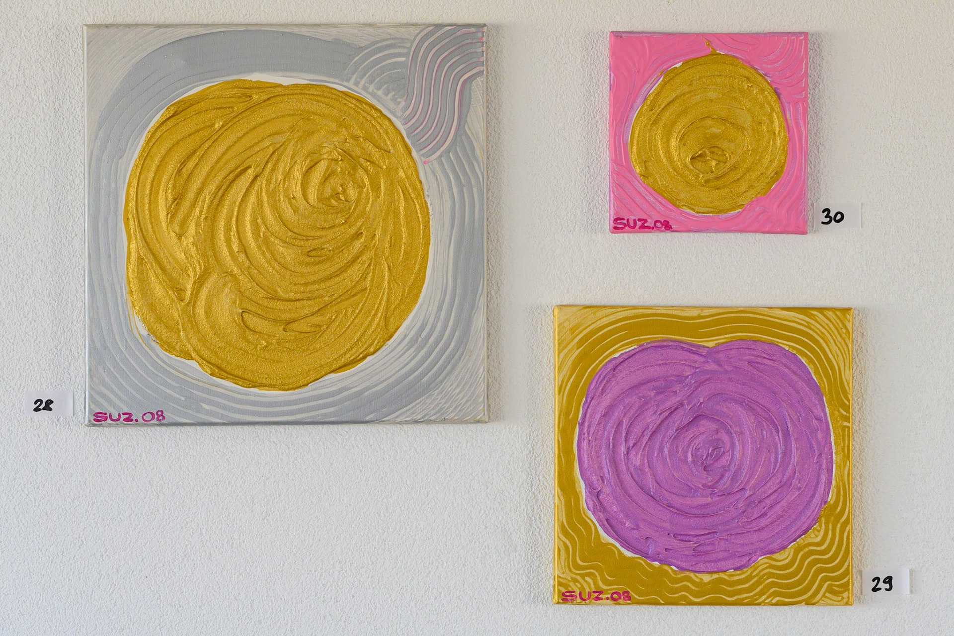 Acryl 28–30: 40 x 40, 30 x 30, 20 x 20 cm.