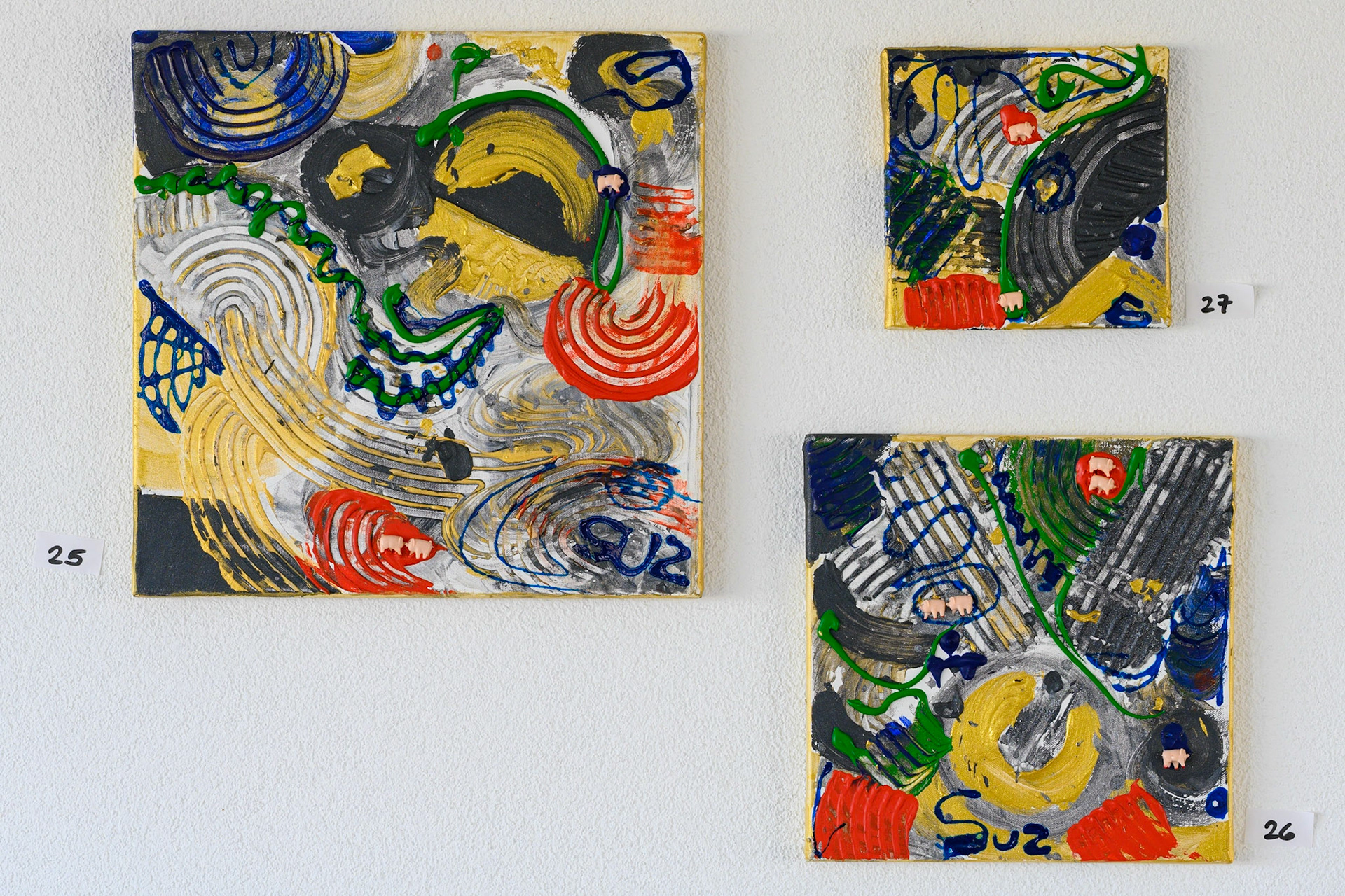 Acryl 25–27: 40 x 40, 30 x 30, 20 x 20 cm.