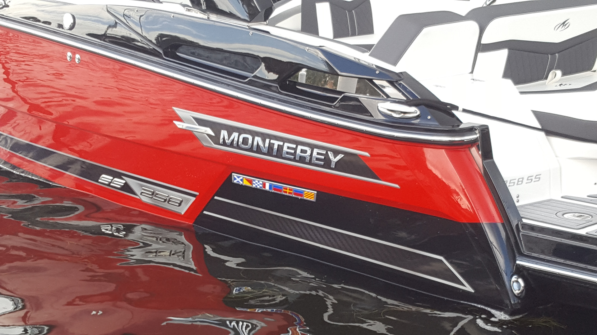 Monterey 258SS w/graphics