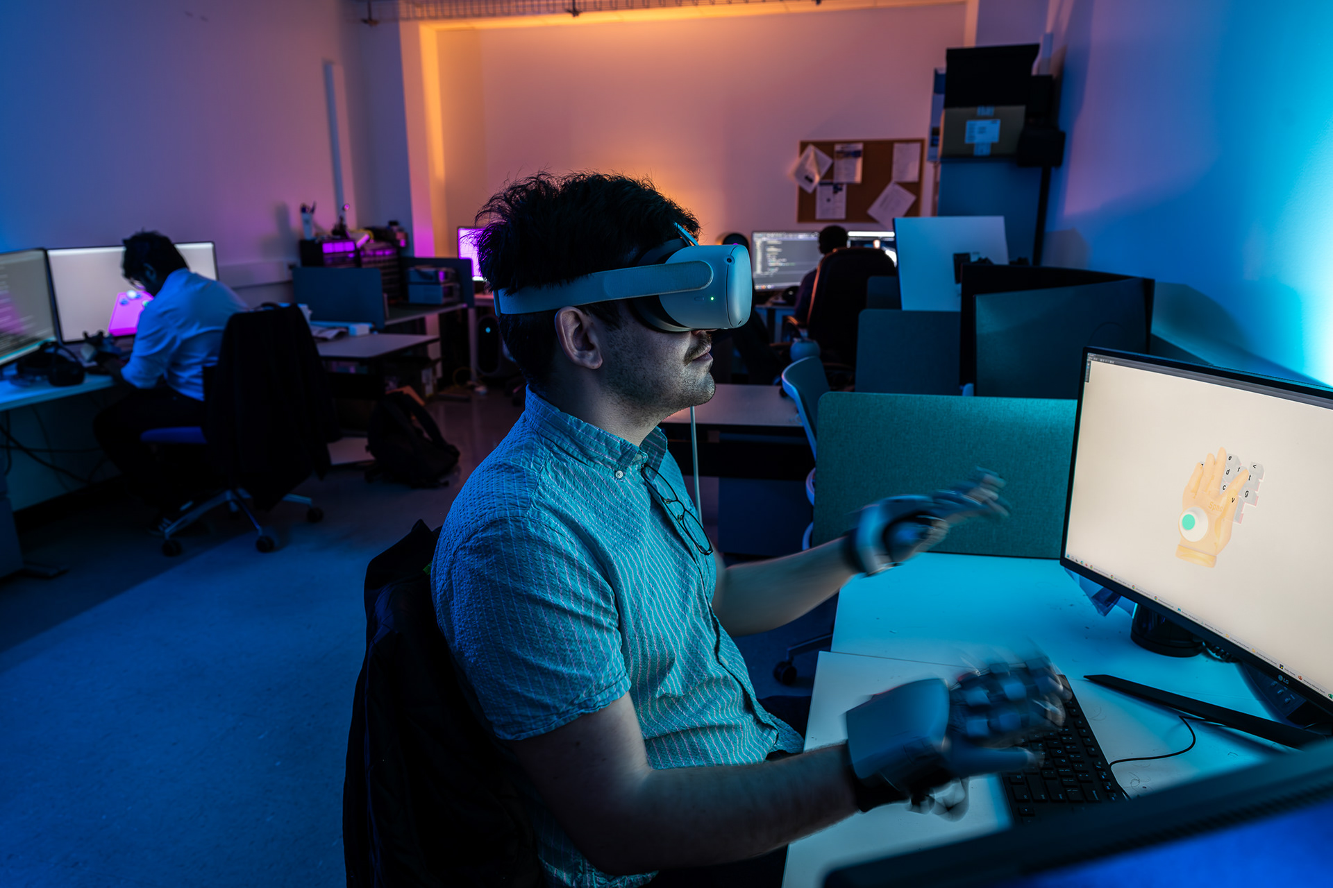 A student explores virtual reality technology in the Immersive Touch Lab. 