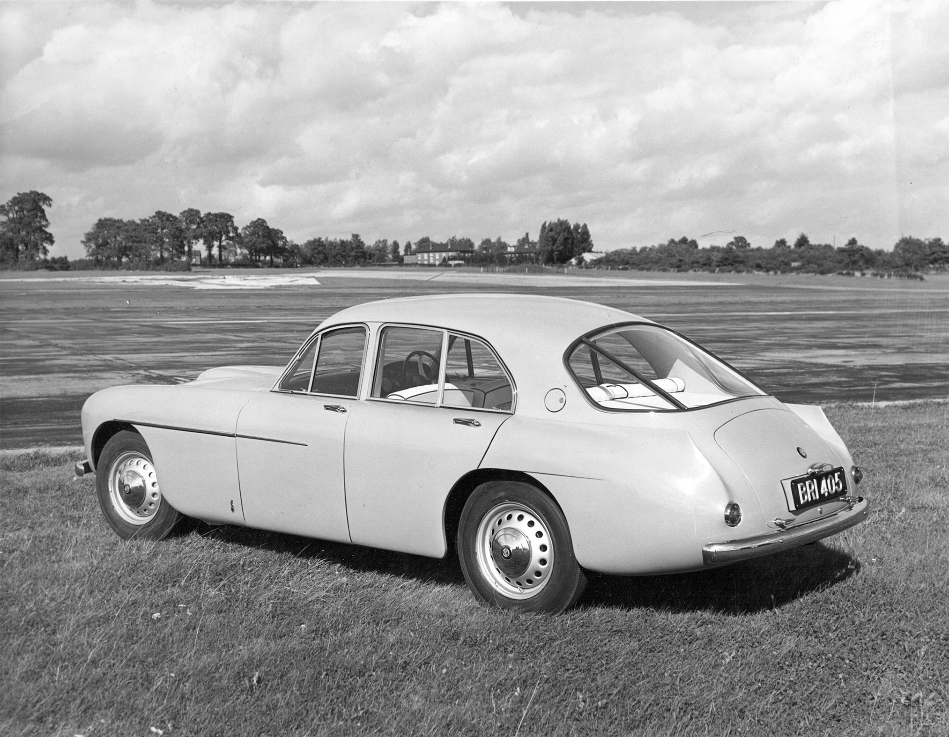 The Bristol 405 was a sports car from the British car manufacturer Bristol Aircraft Company (later: Bristol Cars ), which was offered as a four-door sedan and a two-door convertible. The 405 joined the two-door sports coupé 404 , the “Gentleman's Express”, in the fall of 1954 and was produced for a few months in parallel with the established Gran Tourismo 403 before it became the brand's only model from 1956. (Source: Wikipedia).