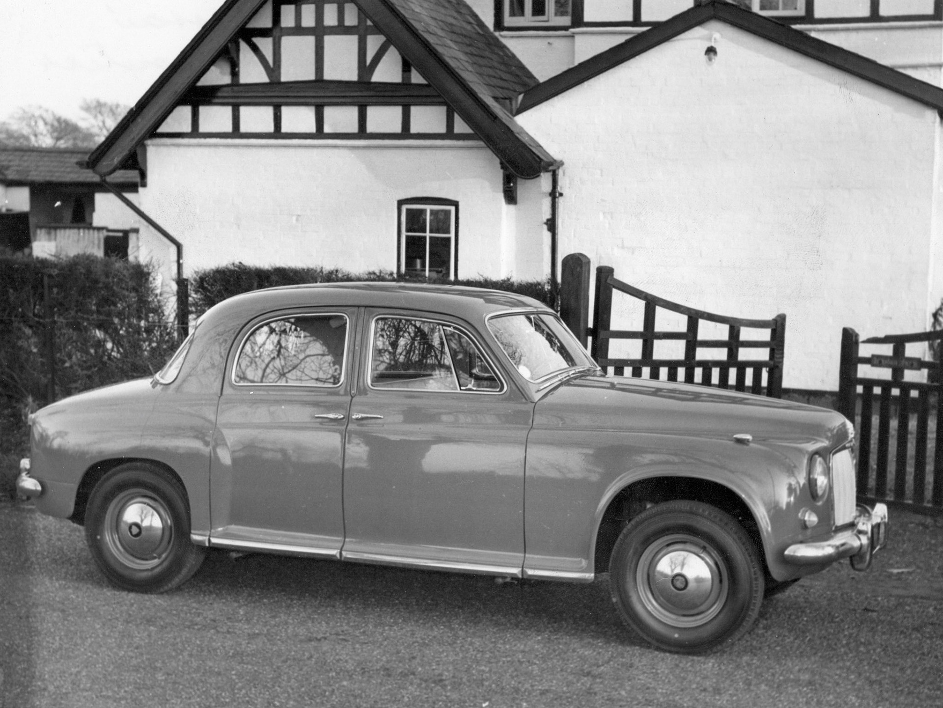 Rovers Saloon car P4 75 1955 with a.o. a larger rear window for better visibility.