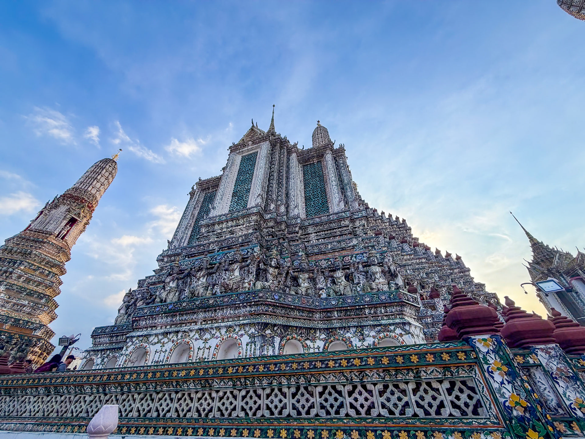 The stunning Wat Arun Ratchawararam Ratchawaramahawihan
