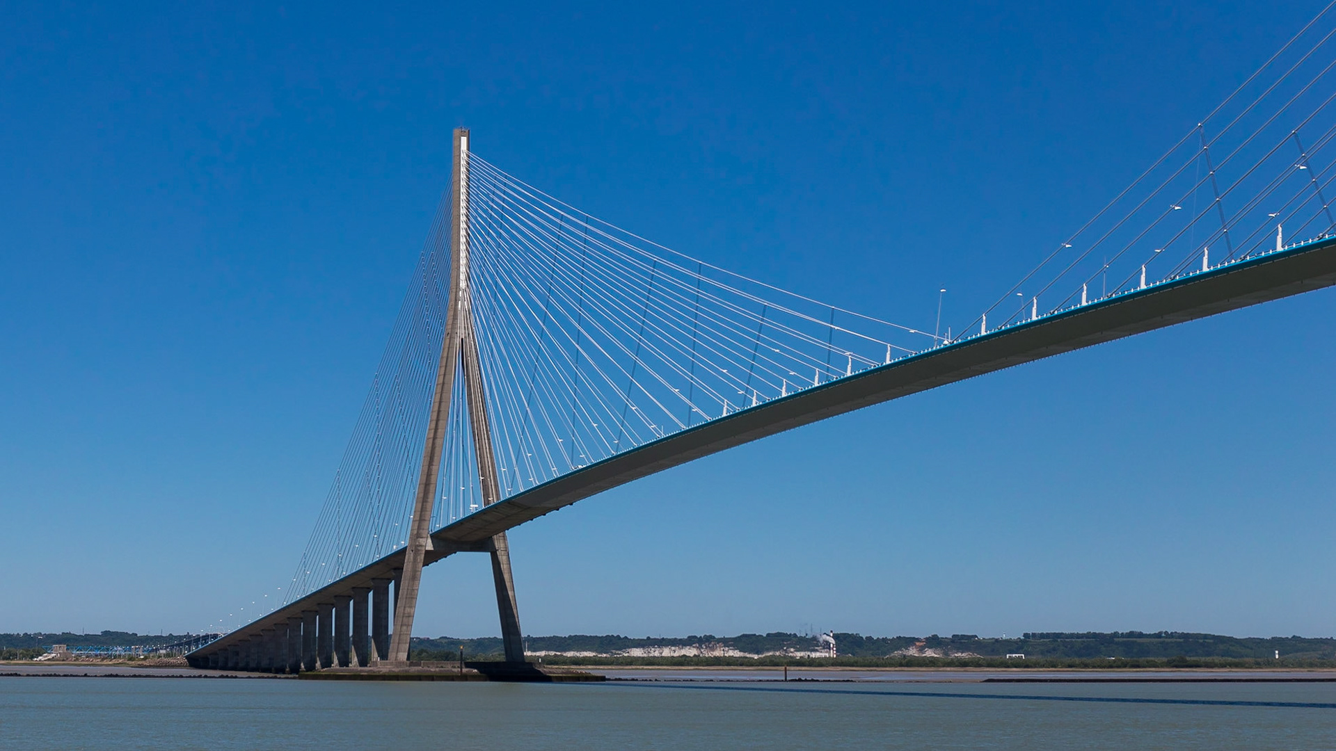 Pont de Normandie between Le Havre and Honfleur