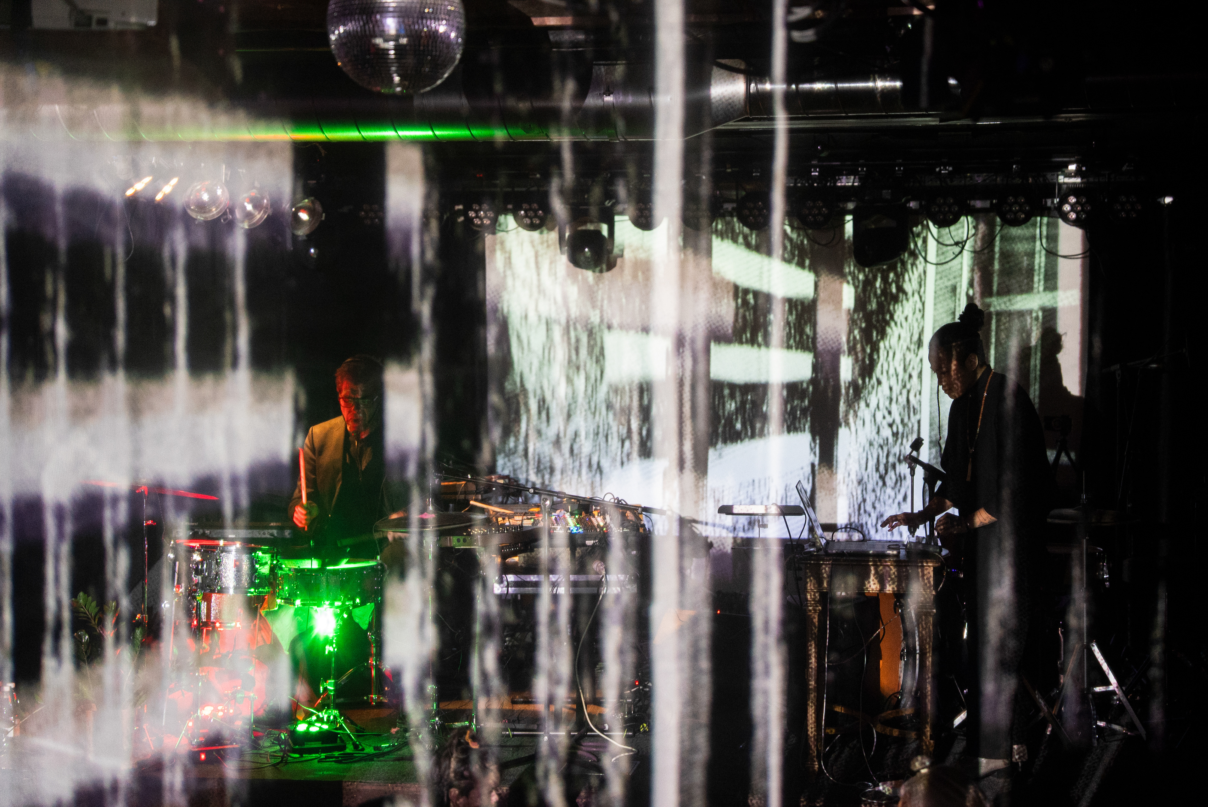 TectonicA, Simon Berz and Lilu Herlambang. Performing in OXIL, Zofingen, March 2024.