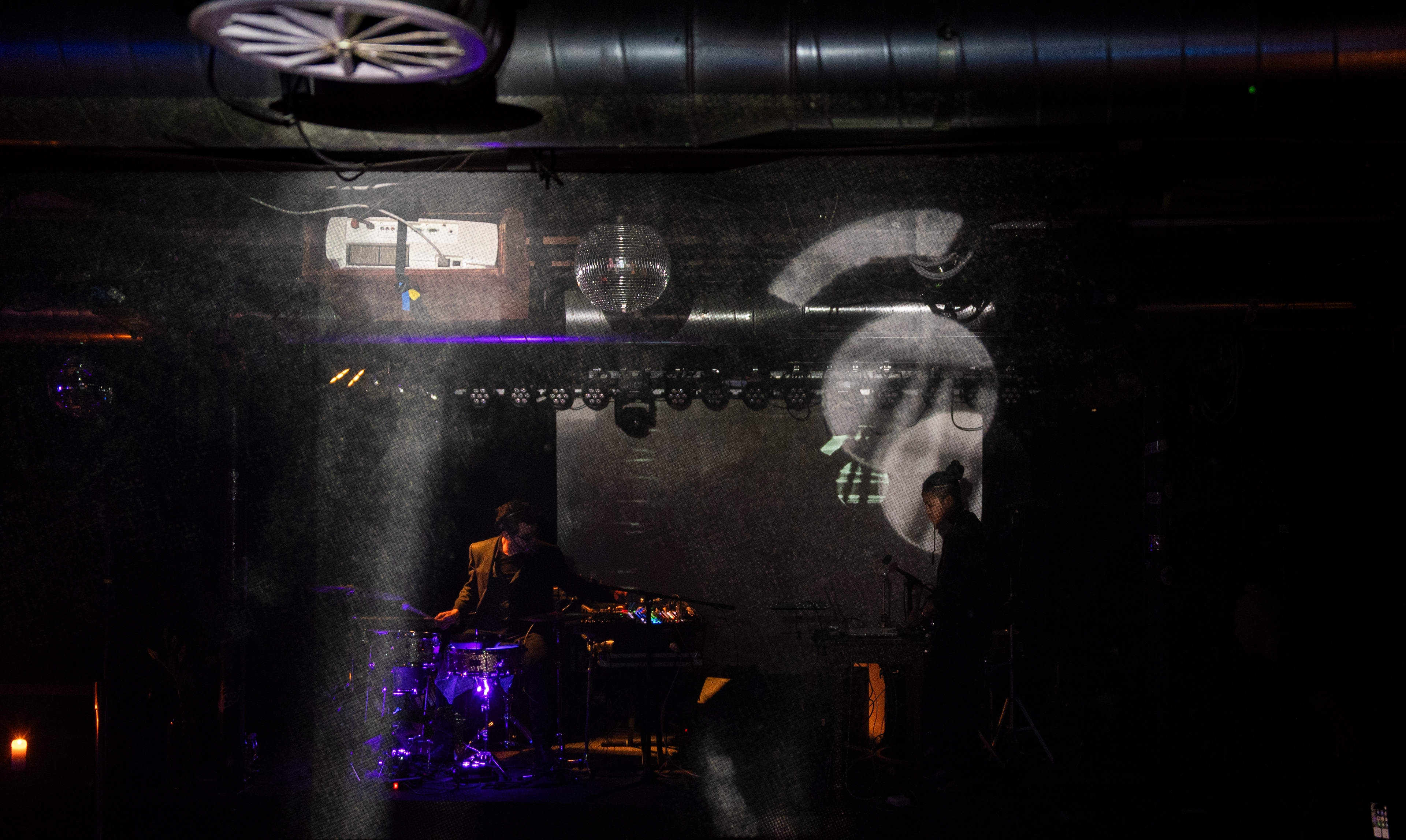 TectonicA, Simon Berz and Lilu Herlambang. Performing in OXIL, Zofingen, March 2024.