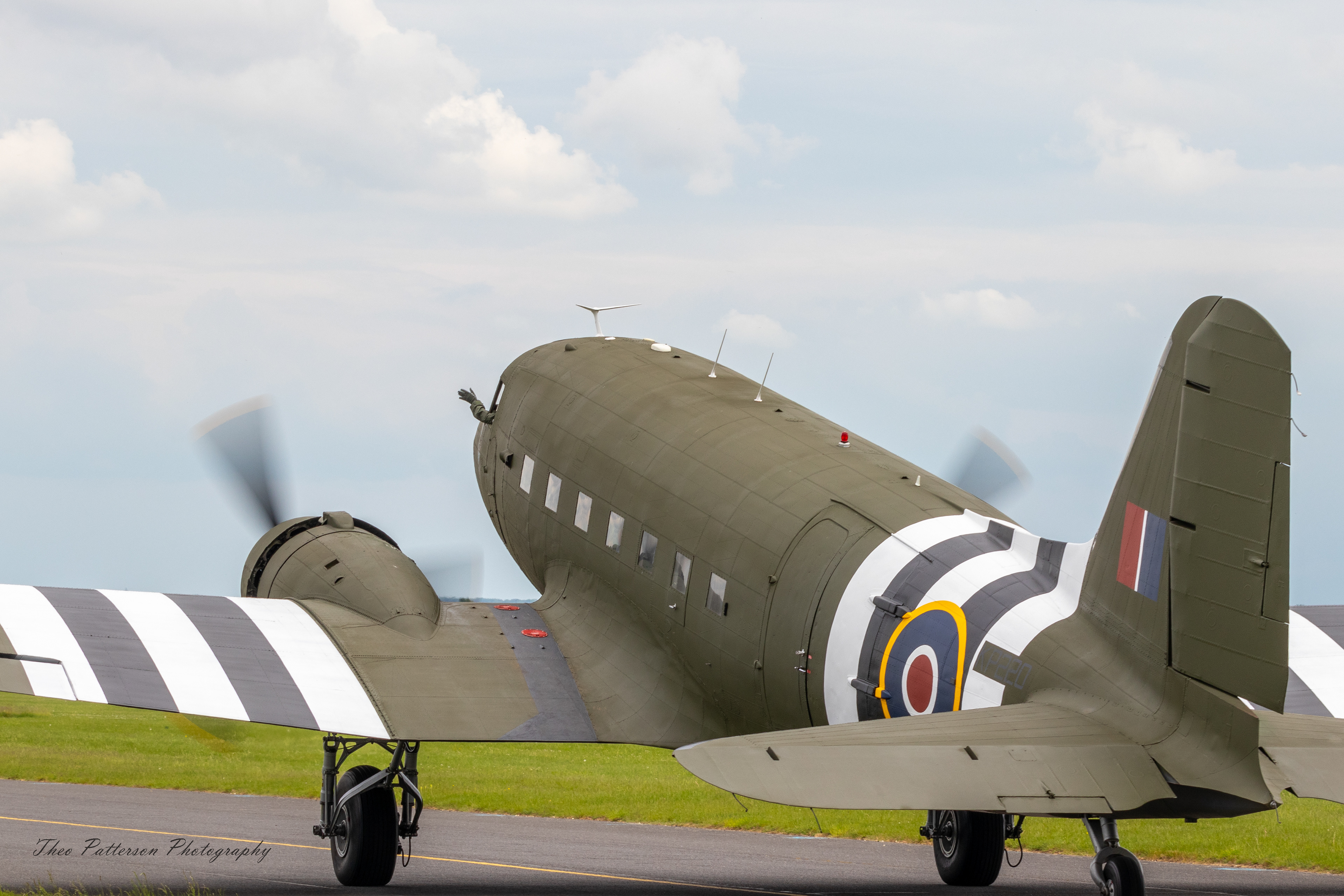 C47 Skytrain - KP220 Pegasus