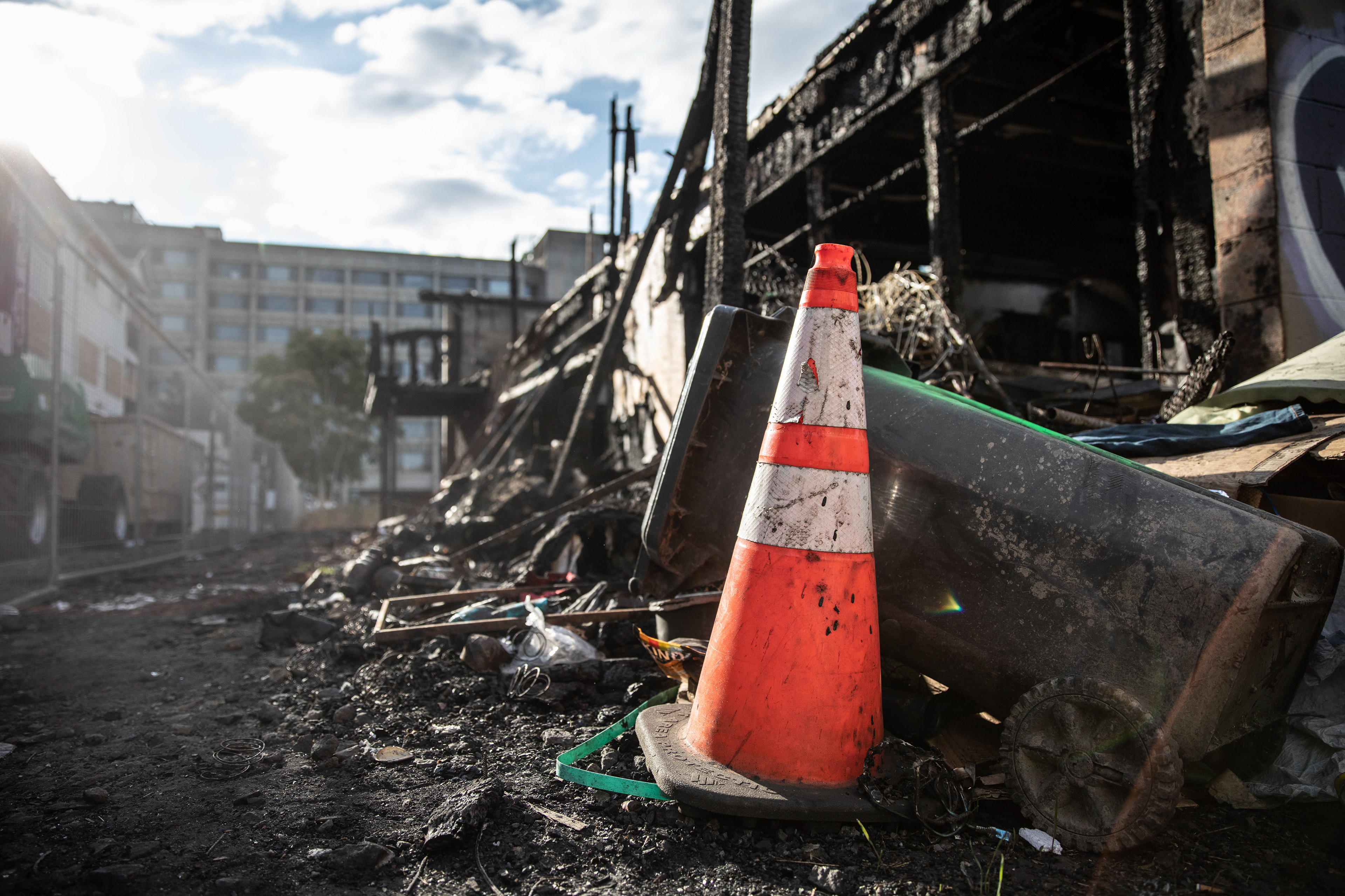 While dozens were displaced, no injuries were reported in the fire. The Patterson House apartment complex is locked down after catching fire in the early hours of Sep. 5, 2022 in Eugene, Ore. (Maddie Stellingwerf/Emerald)