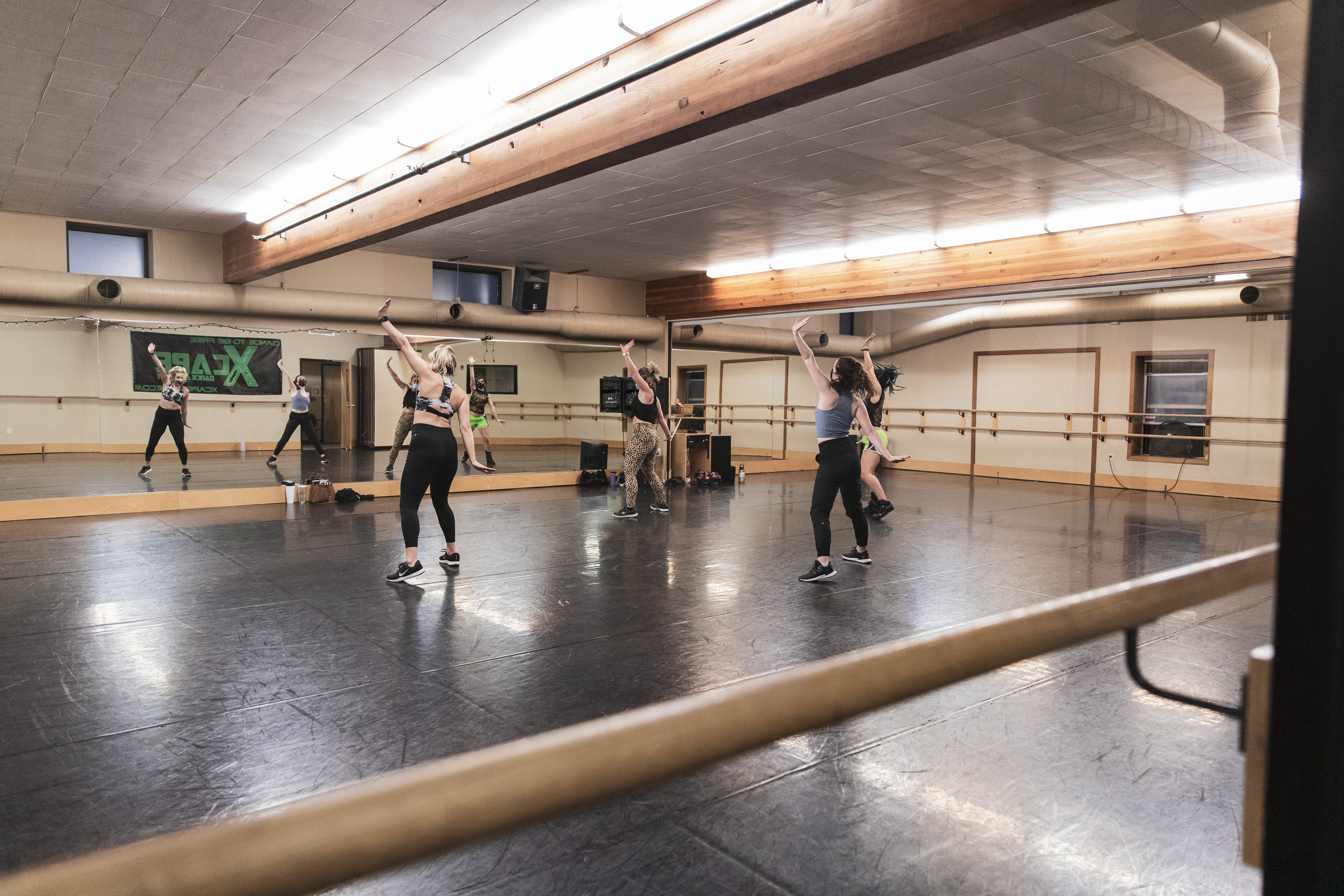 Dancers practice their new routine during an evening hip-hop class at Xcape dance studio. An array of beginner dance classes are available for Eugene locals that want to get their groove on. (Maddie Stellingwerf/Emerald)