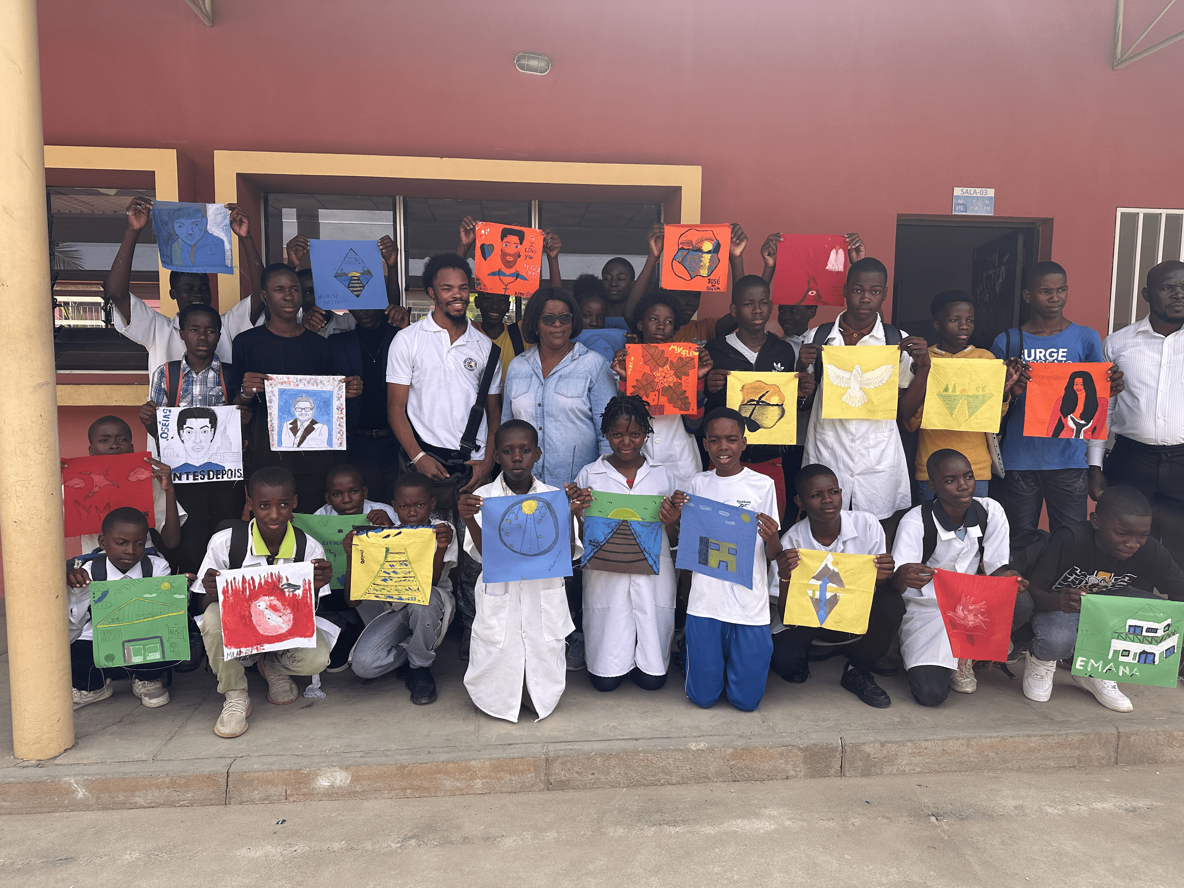 Art day with students in Futungo