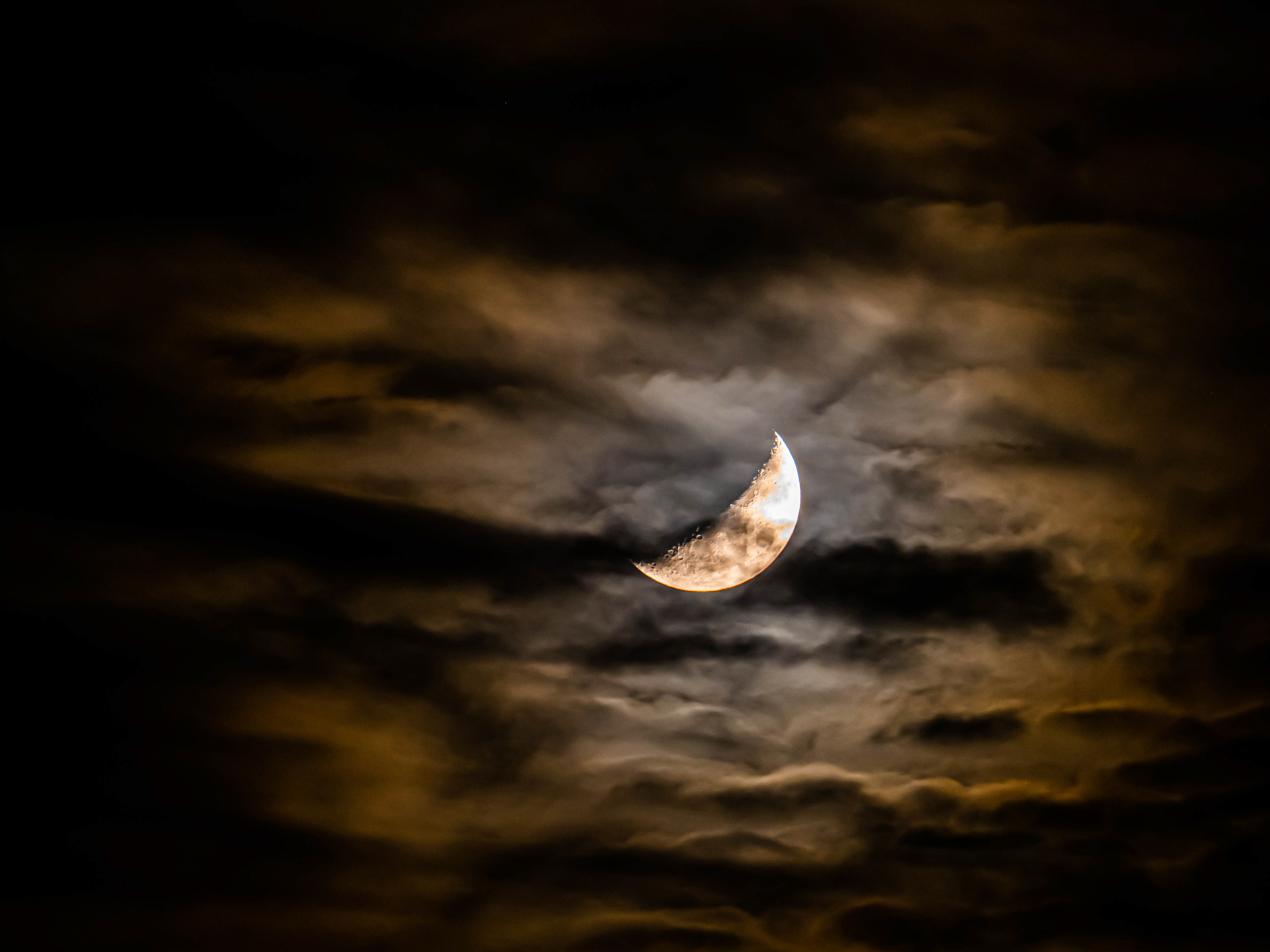 300mm (MC-20) - f/5.6 - 0.8s - ISO 800