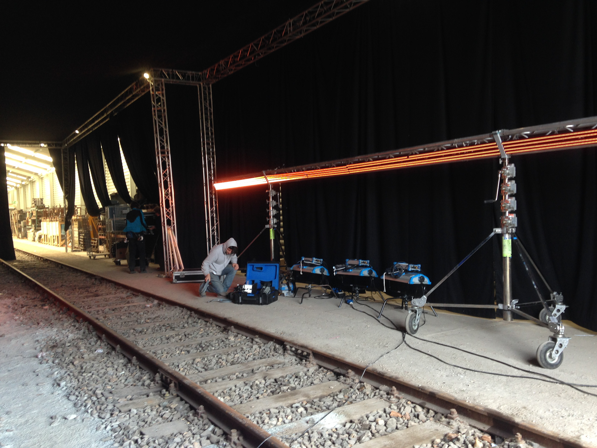 Setting up the light rig for the train scene - Spider in the Web (2019)