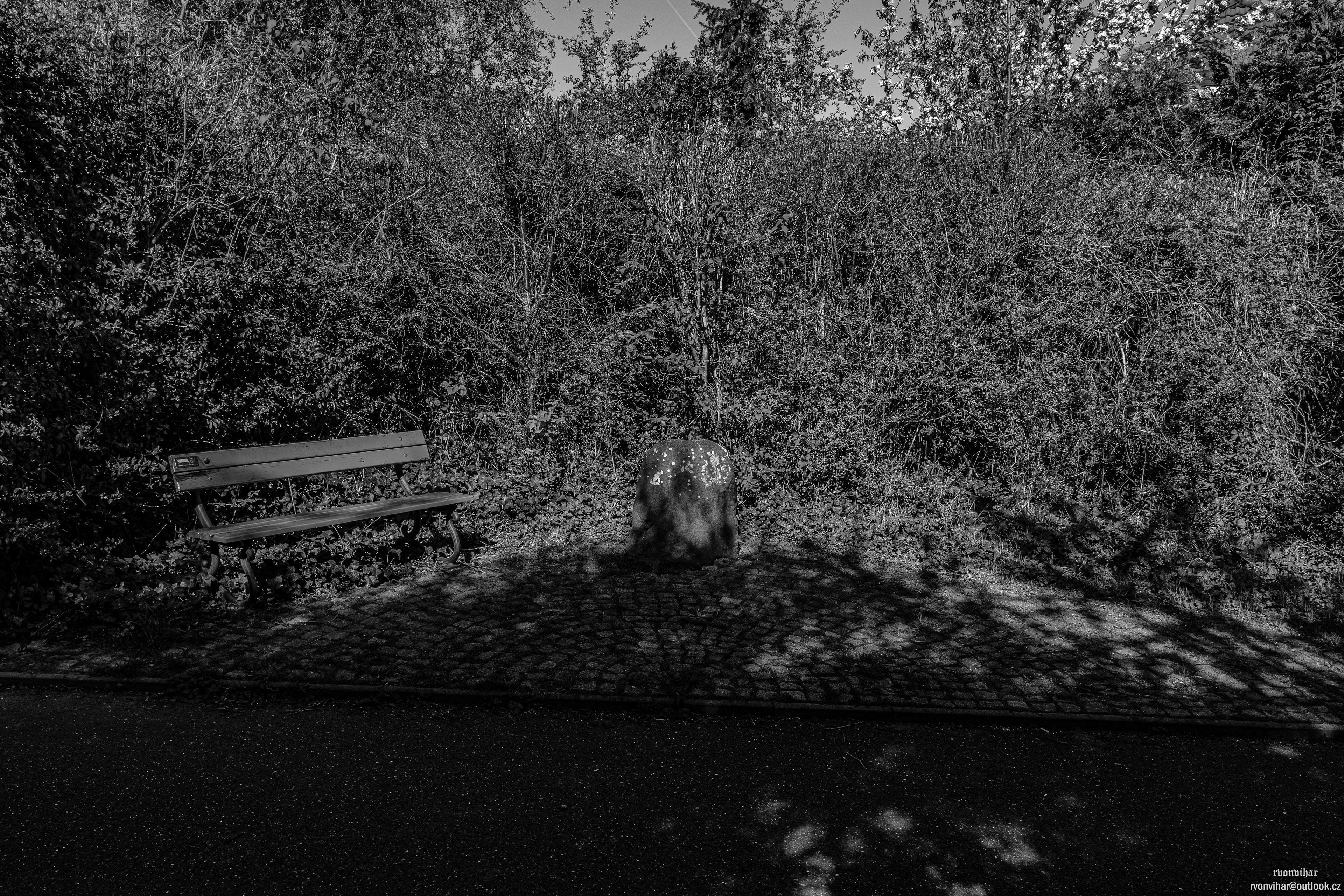 Zbuzanský menhir (Zbuzany Menhir, Zbuzany, 27.4.26)
