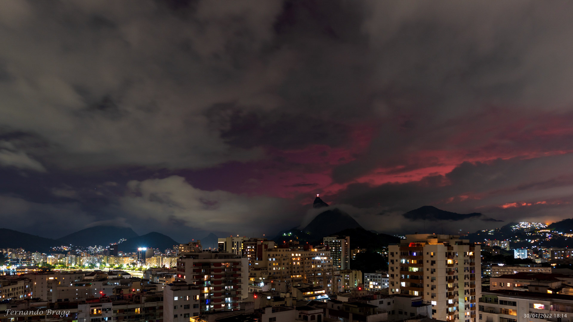 Registro dos efeitos do vulcão de Tonga com o Céu Vulcânico no Corcovado