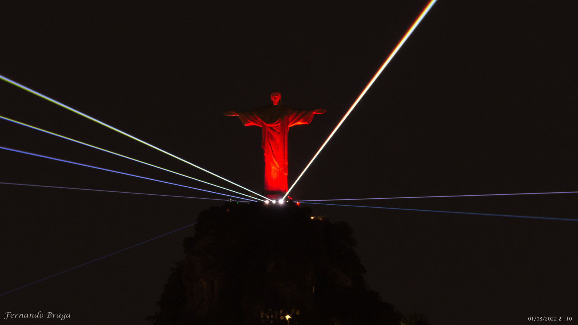 Projeções no Cristo Redentor em homenagem aos 457 anos da Cidade Maravilhosa. Campanha da Bradesco Seguros.