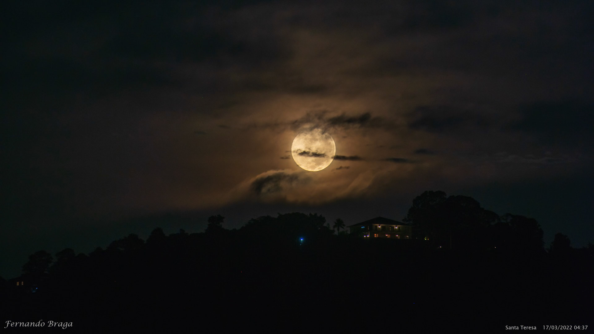 Lua se pondo em Santa Teresa, Rio de Janeiro/RJ