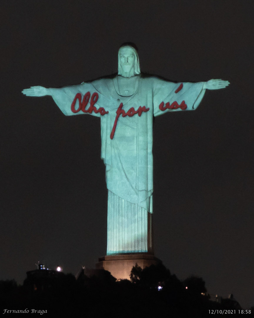 Iluminação na comemoração de 90 anos do Cristo Redentor
