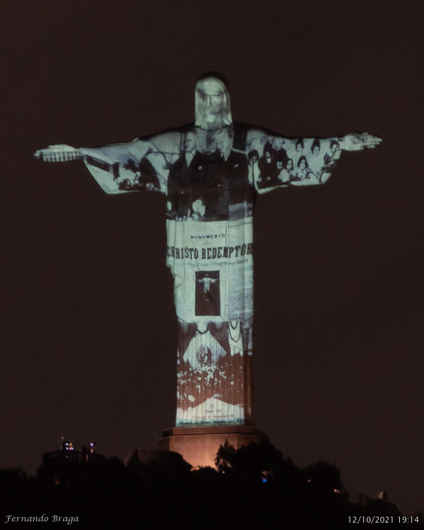 Iluminação na comemoração de 90 anos do Cristo Redentor