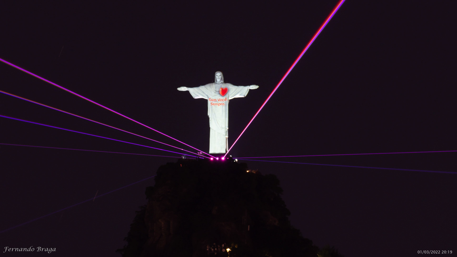Projeções no Cristo Redentor em homenagem aos 457 anos da Cidade Maravilhosa. Campanha da Bradesco Seguros.