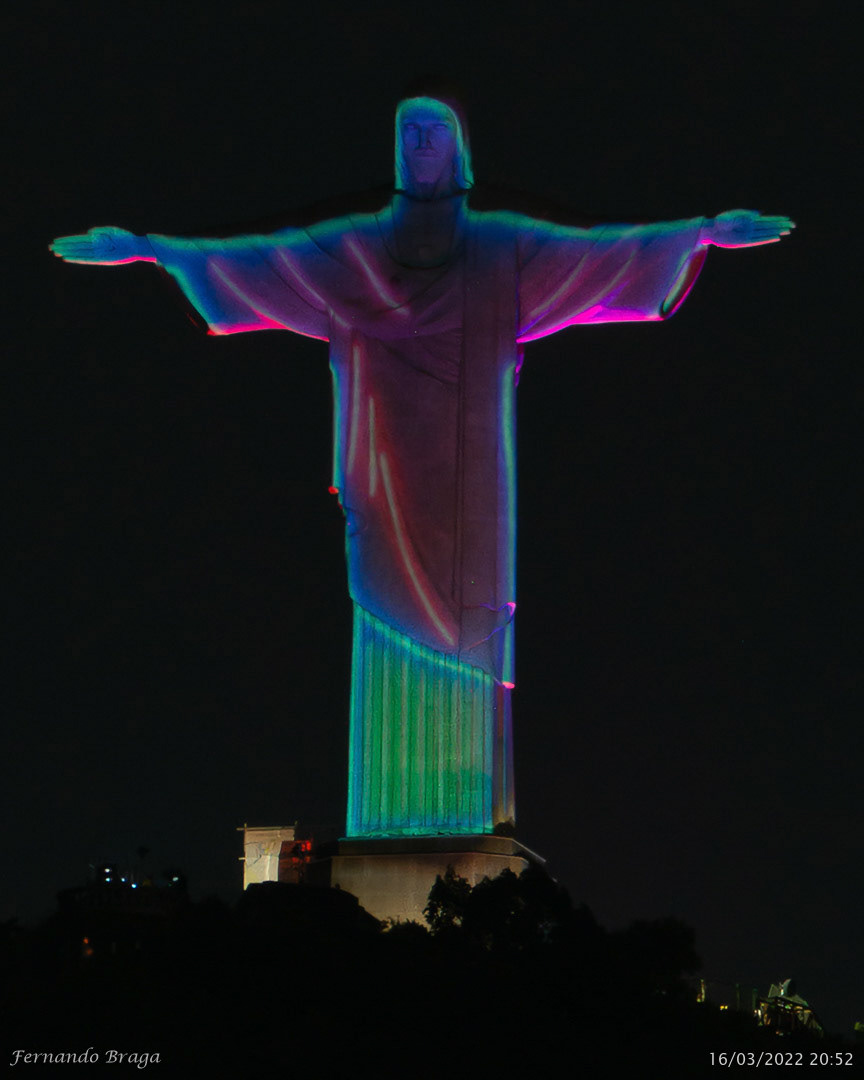 Cristo Redentor lembrando do Dia Mundial do Sono celebrado em 18 de Março.