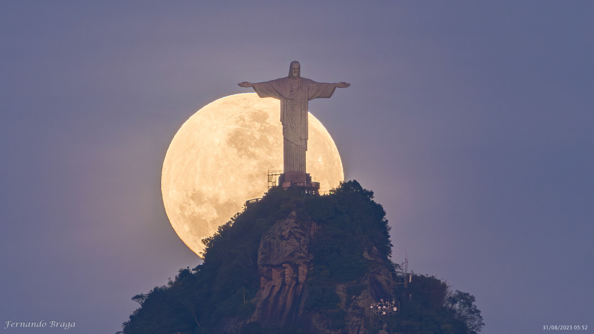 Lua Azul Abençoada