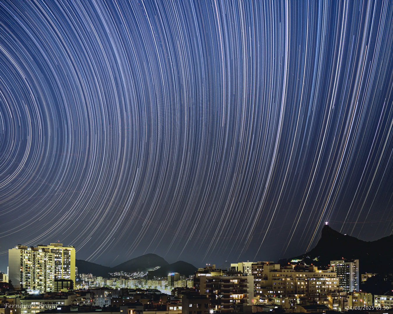 Star Trail no Cristo Redentor - 22h às 5h30 - 750 fotos