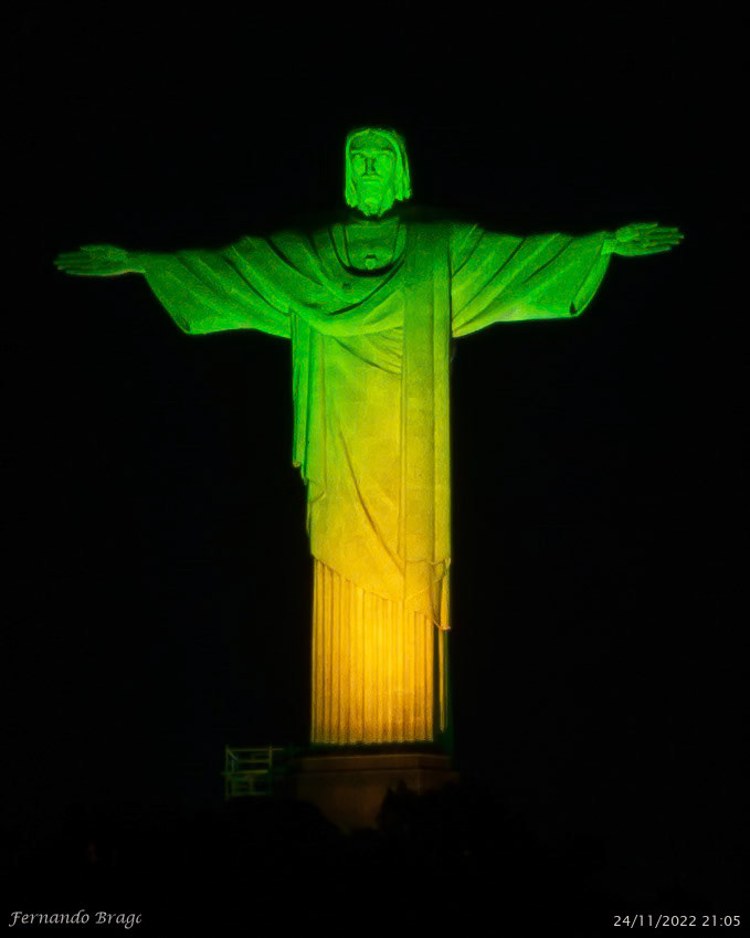 Iluminação especial do Cristo Redentor na estréia do Brasil na Copa do Mundo do Catar em 2022