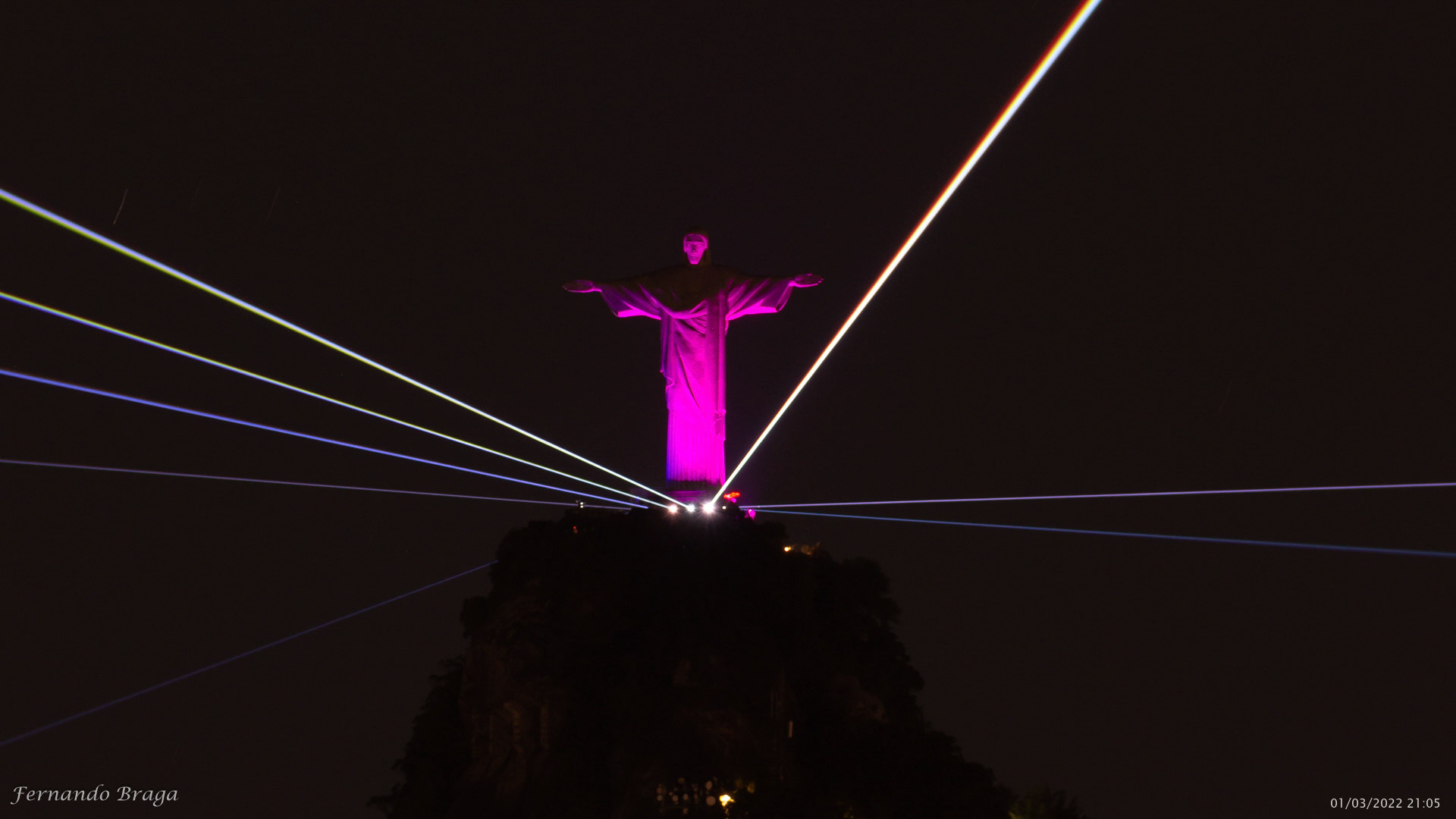 Projeções no Cristo Redentor em homenagem aos 457 anos da Cidade Maravilhosa. Campanha da Bradesco Seguros.